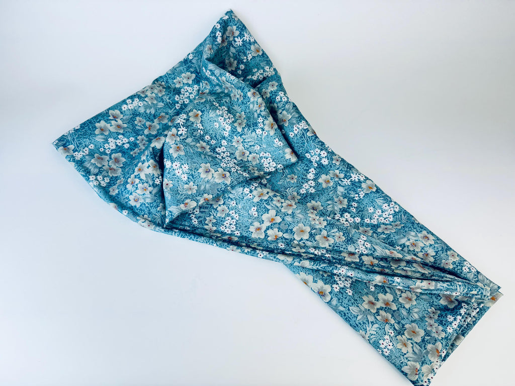 Product image for 'vintage blue white grey floral silky polyester fabric 43 x 86' (view 02e4b8)