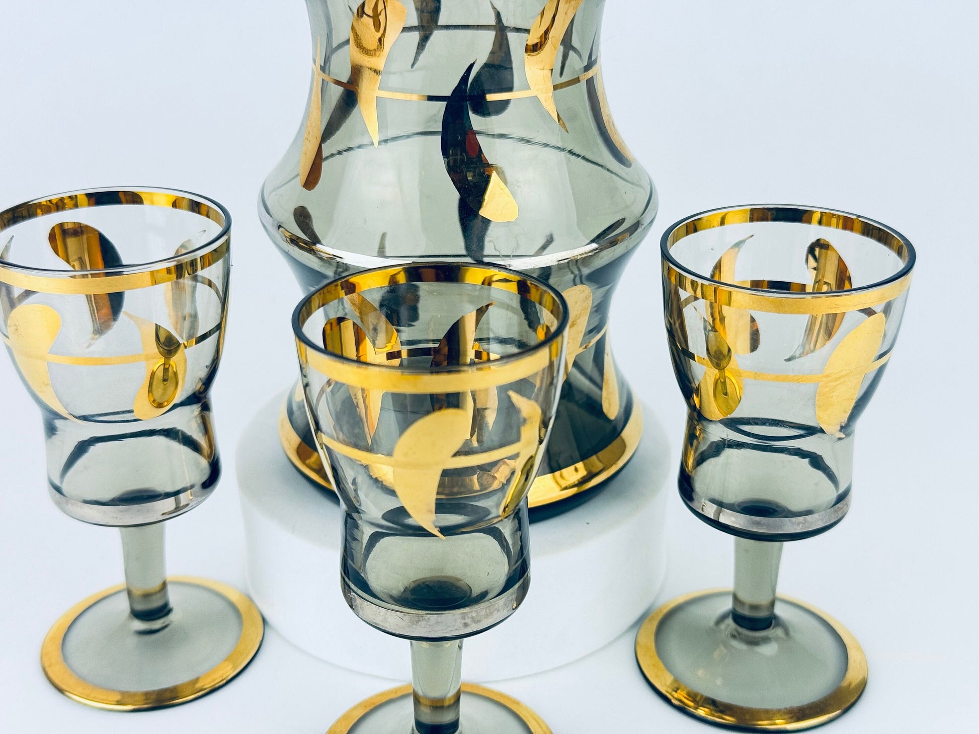 Product image for 'vintage mid century black gold curvy glass barware set decanter glasses bohemia crystal made in czechoslovakia barware gift' (view eecb37)