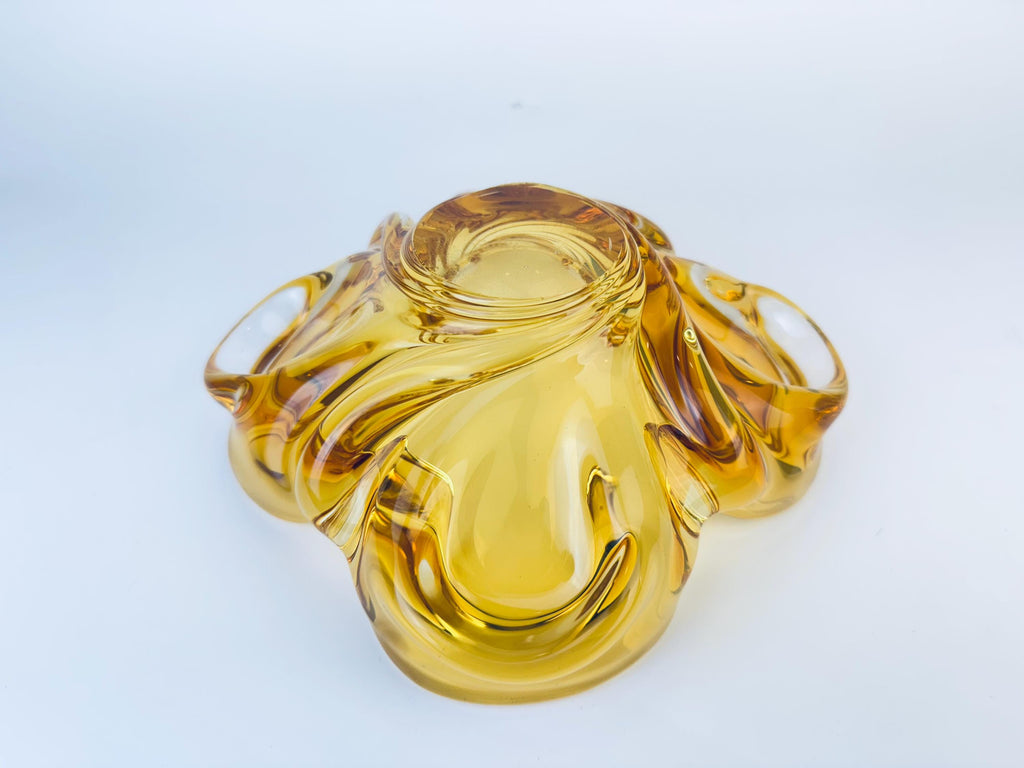Product image for 'vintage amber chalet glass ashtray bowl made in canada' (view 54c51a)
