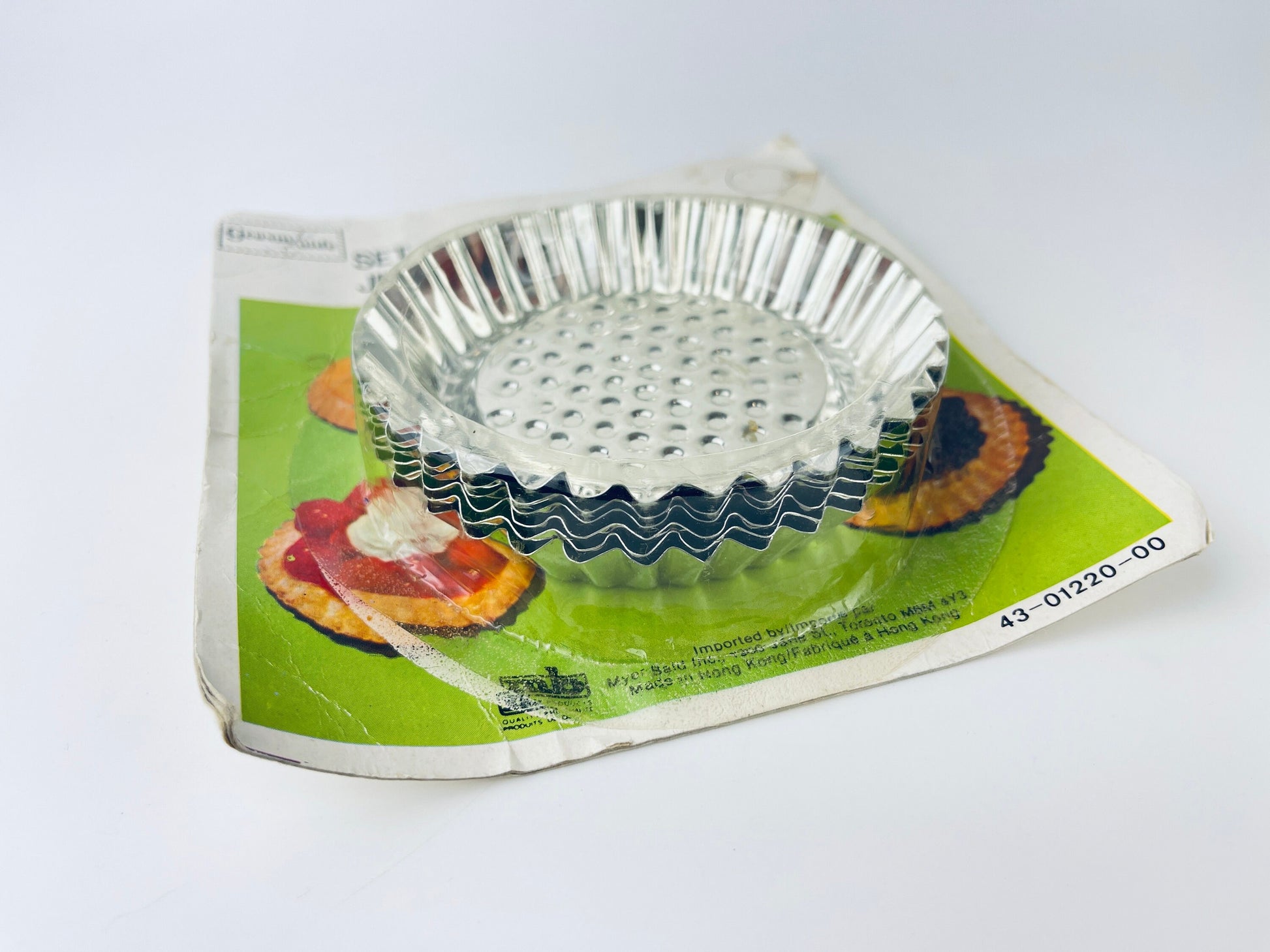 Product image for 'vintage gourmaide metal tart molds set of six 6 made in hong kong new old stock nos' (view d2c8d5)