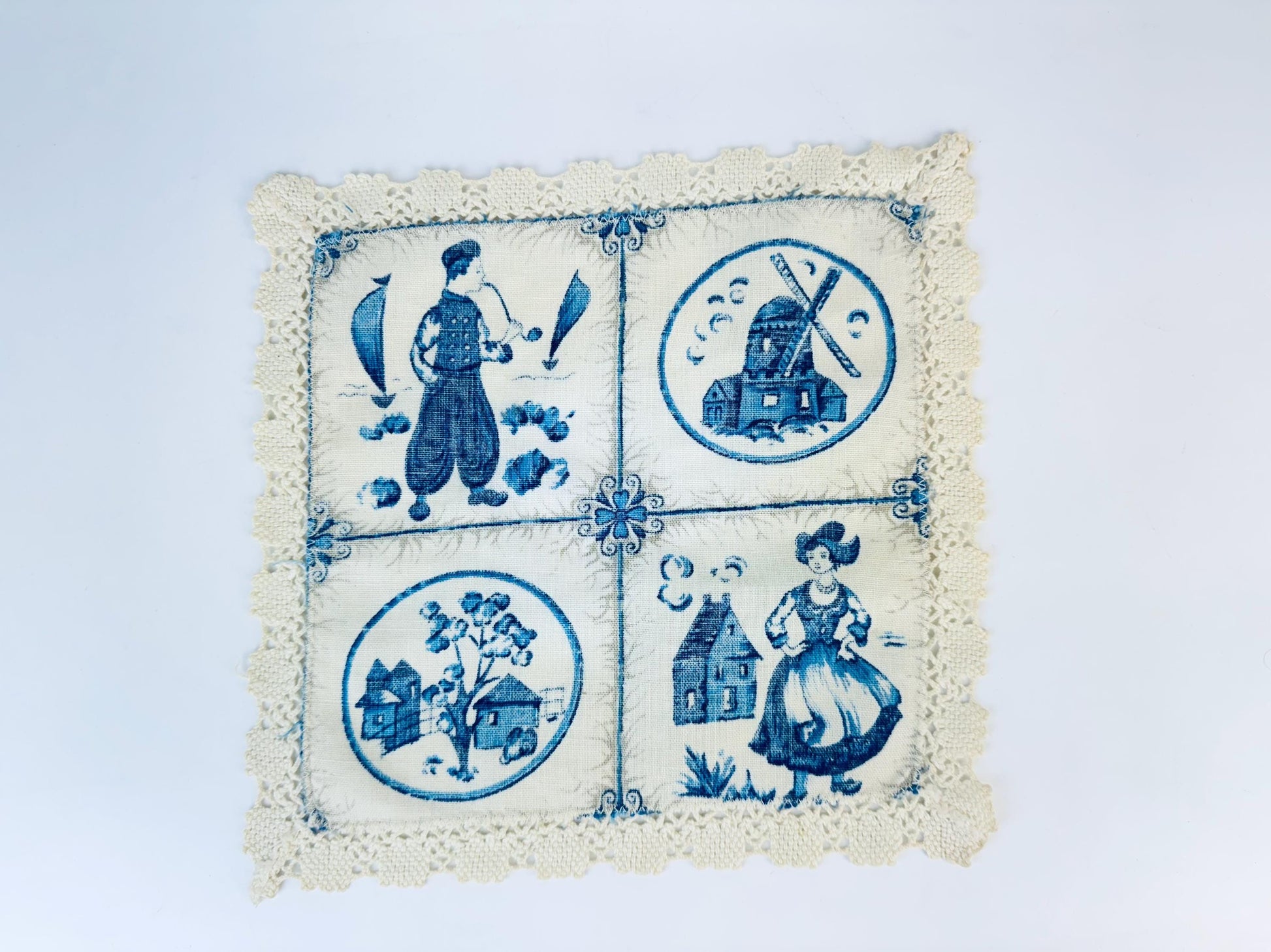 Product image for 'vintage beige blue delft inspired lace edge table runner centrepiece doily' (view bd6108)