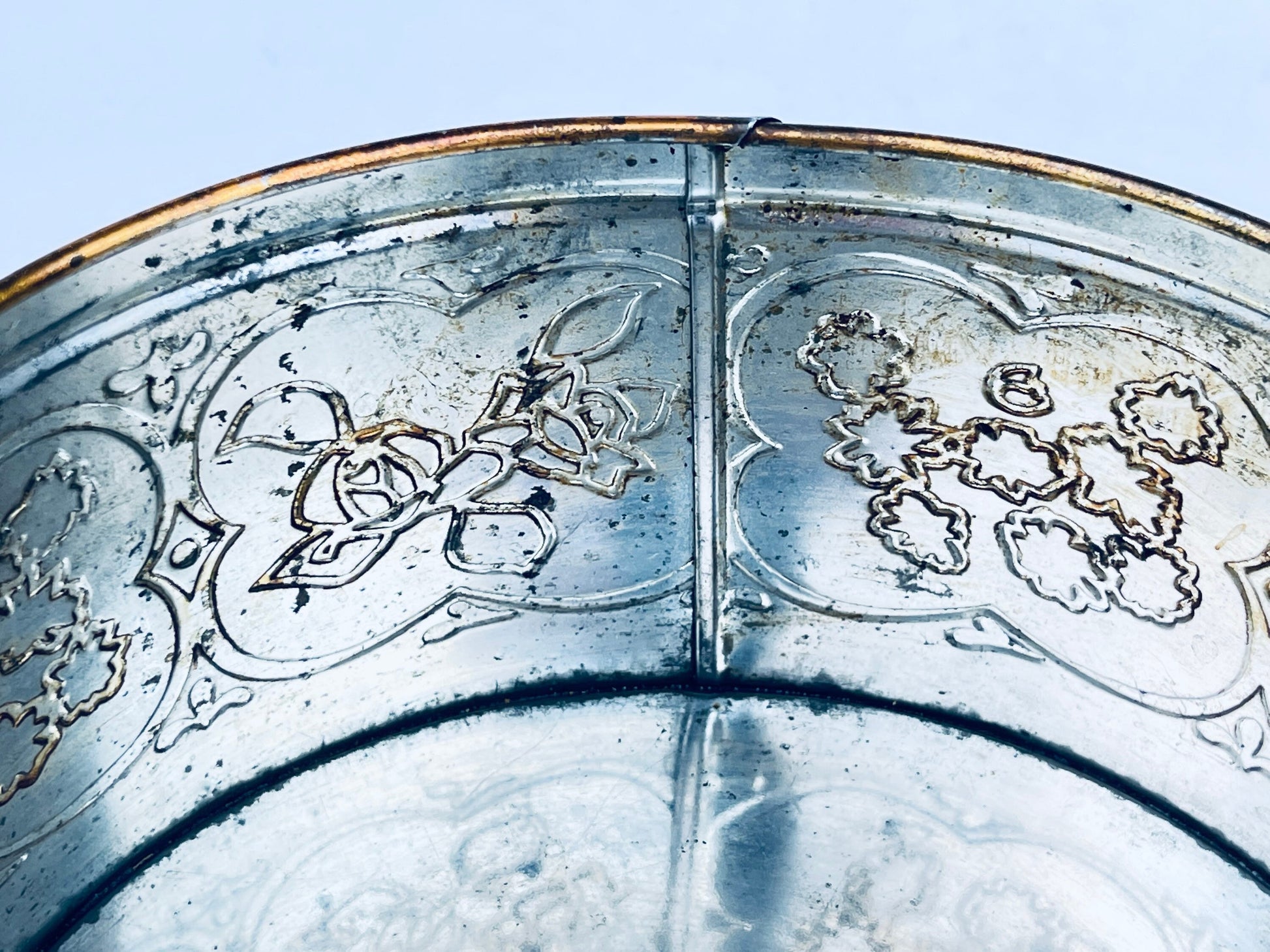 Product image for 'vintage gray dunn round tin red gold floral pattern product of scotland' (view b84cbe)