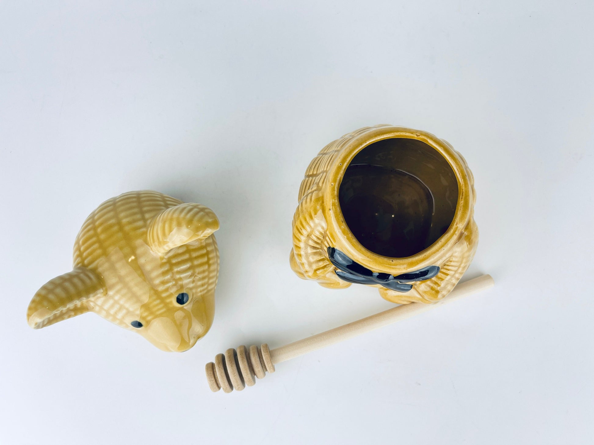 Product image for 'vintage glazed ceramic honey pot bear wooden honey dipper' (view bf47ad)