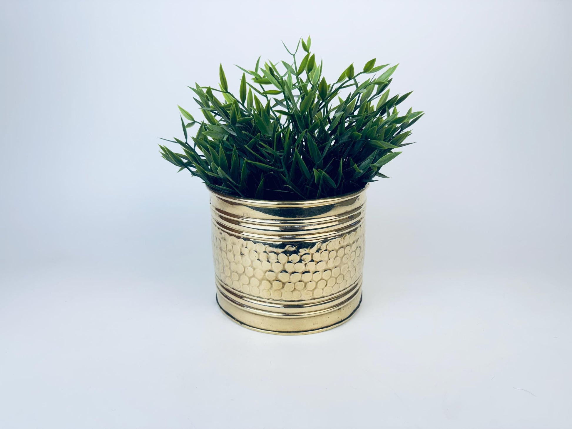 Product image for 'vintage 6 hammered brass indoor planter pot' (view 4c0248)