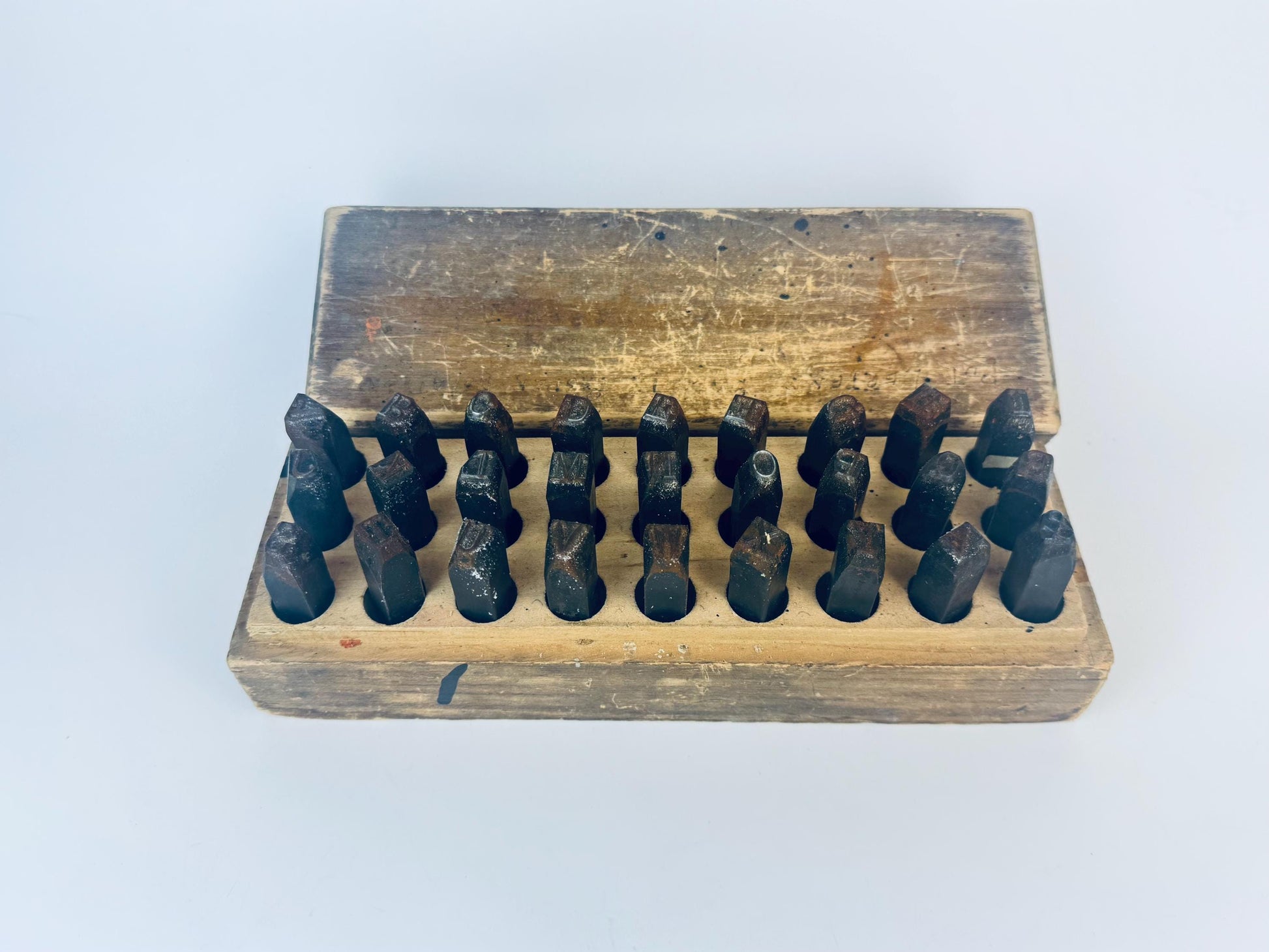 Product image for 'vintage young bros 3 8 steel letter punch set original dovetail wooden case' (view 61cd38)
