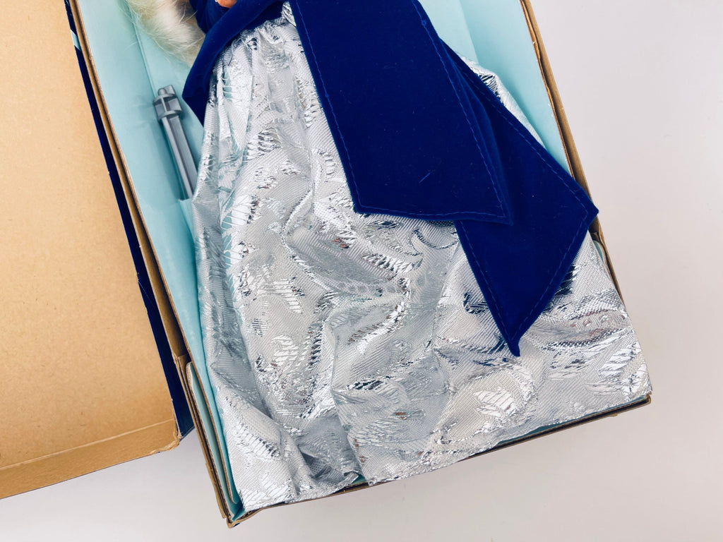 Product image for 'vintage barbie doll avon exclusive winter velvet special edition new in box 1995' (view 934266)