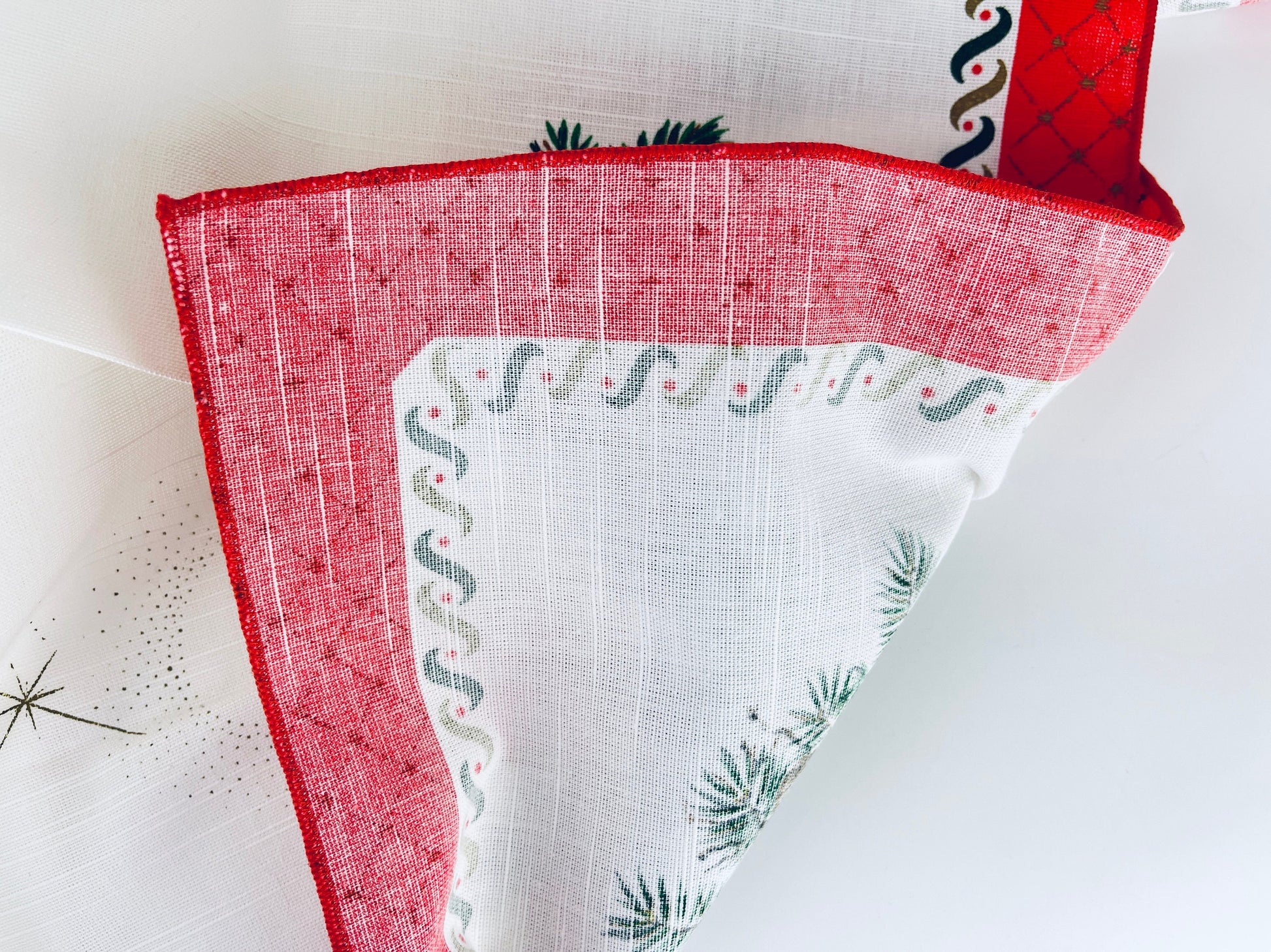 Product image for 'vintage christmas print square table cloth christmas bells ornaments candles 31 x 31 made in brazil by interloom' (view 80e24b)