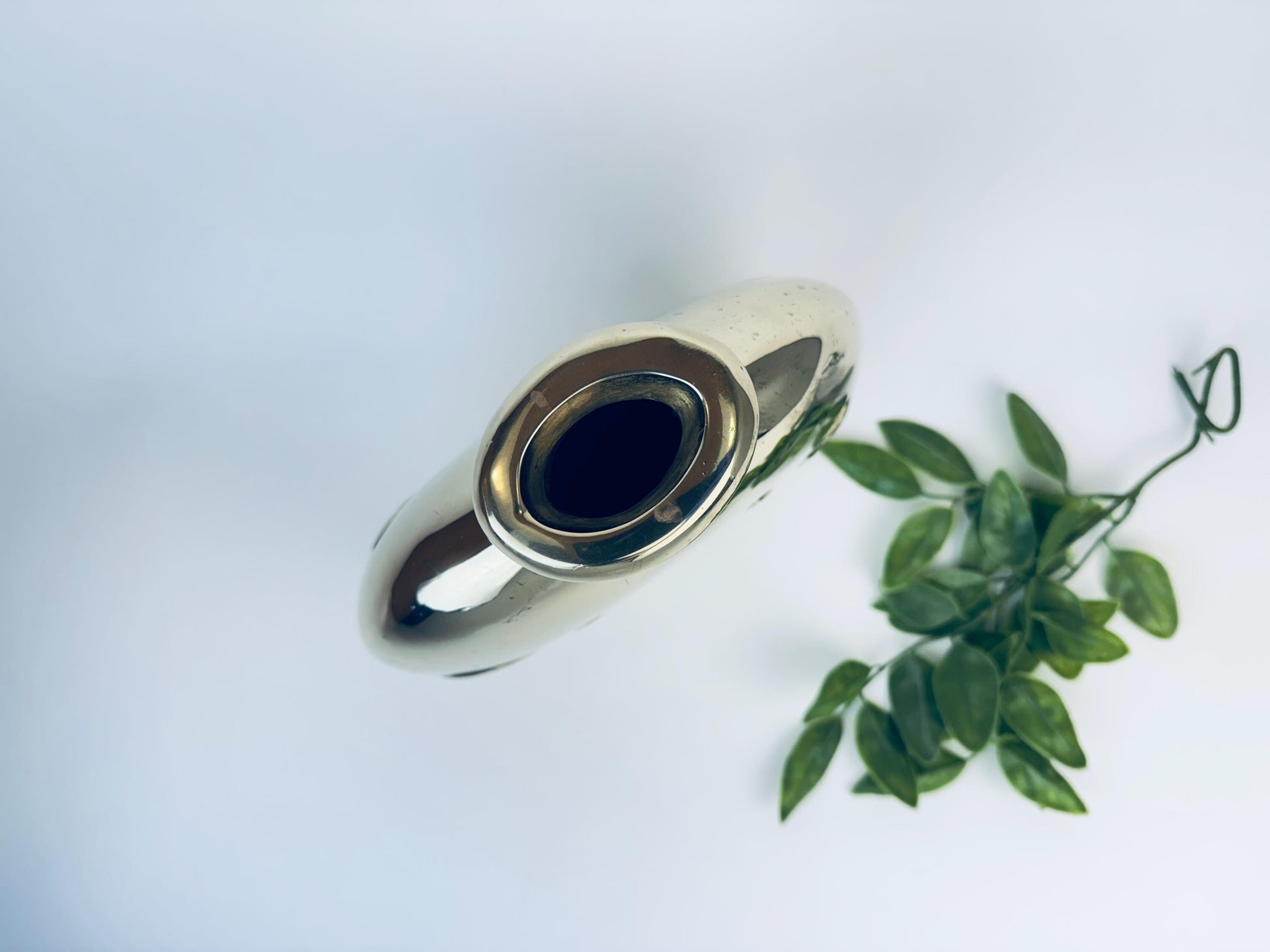 Product image for 'vintage dolbi cashier solid brass art deco revival oblong round 10 flask vase made in korea' (view e67c14)