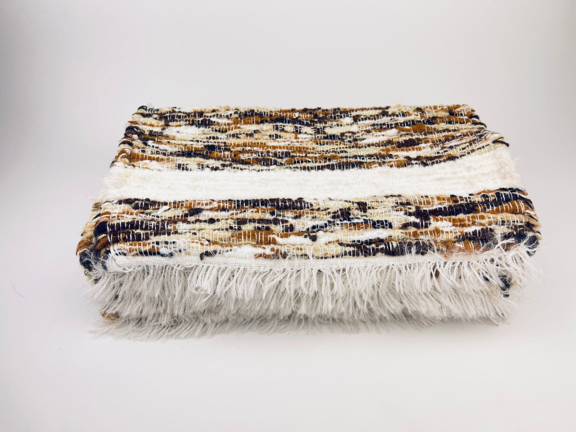 Product image for 'vintage brown white fringe style place mats set of four 4' (view 6baad0)