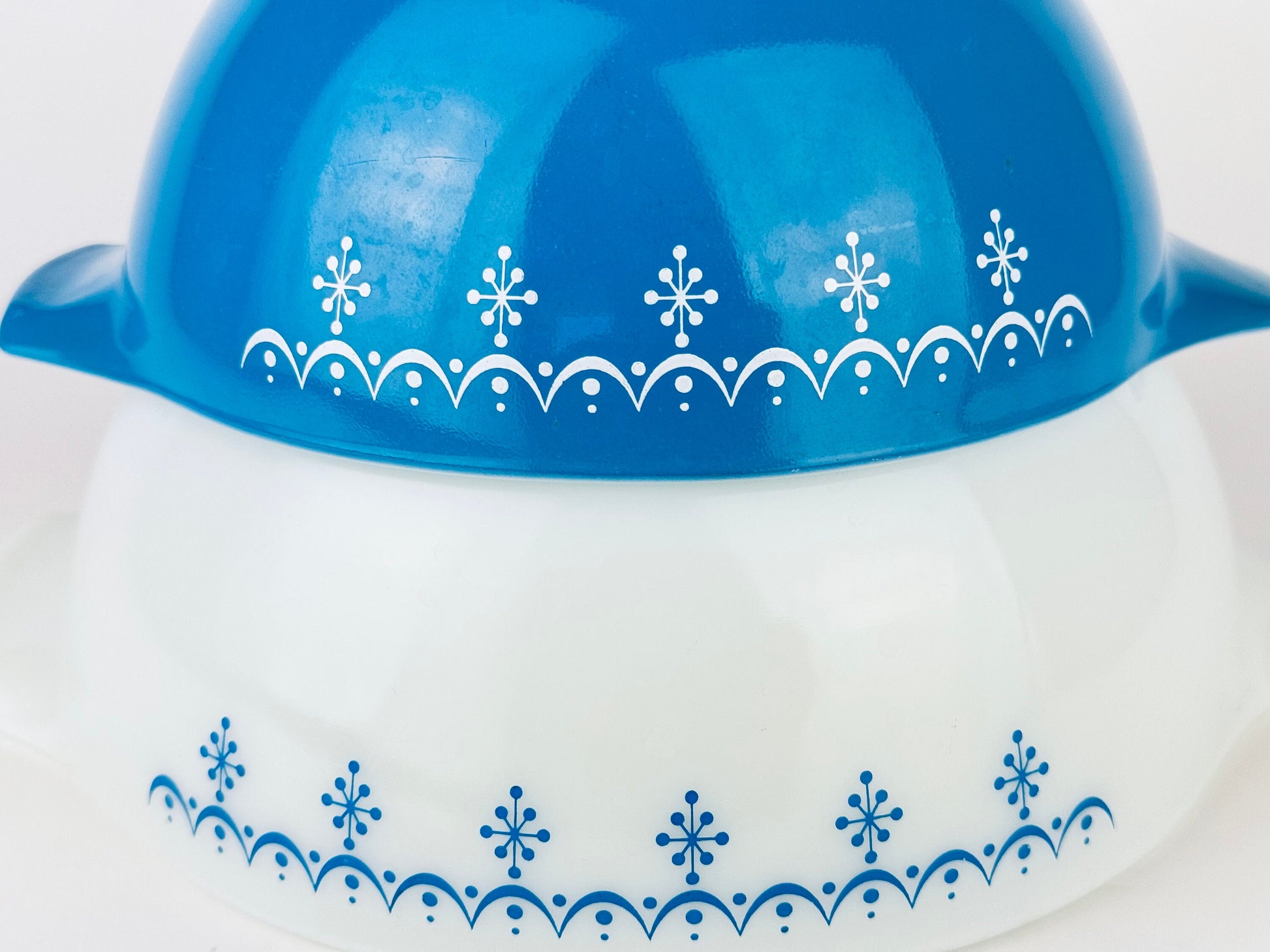 Product image for 'vintage snowflake blue garland pyrex cinderella mixing bowls sold separately' (view 2aeb10)