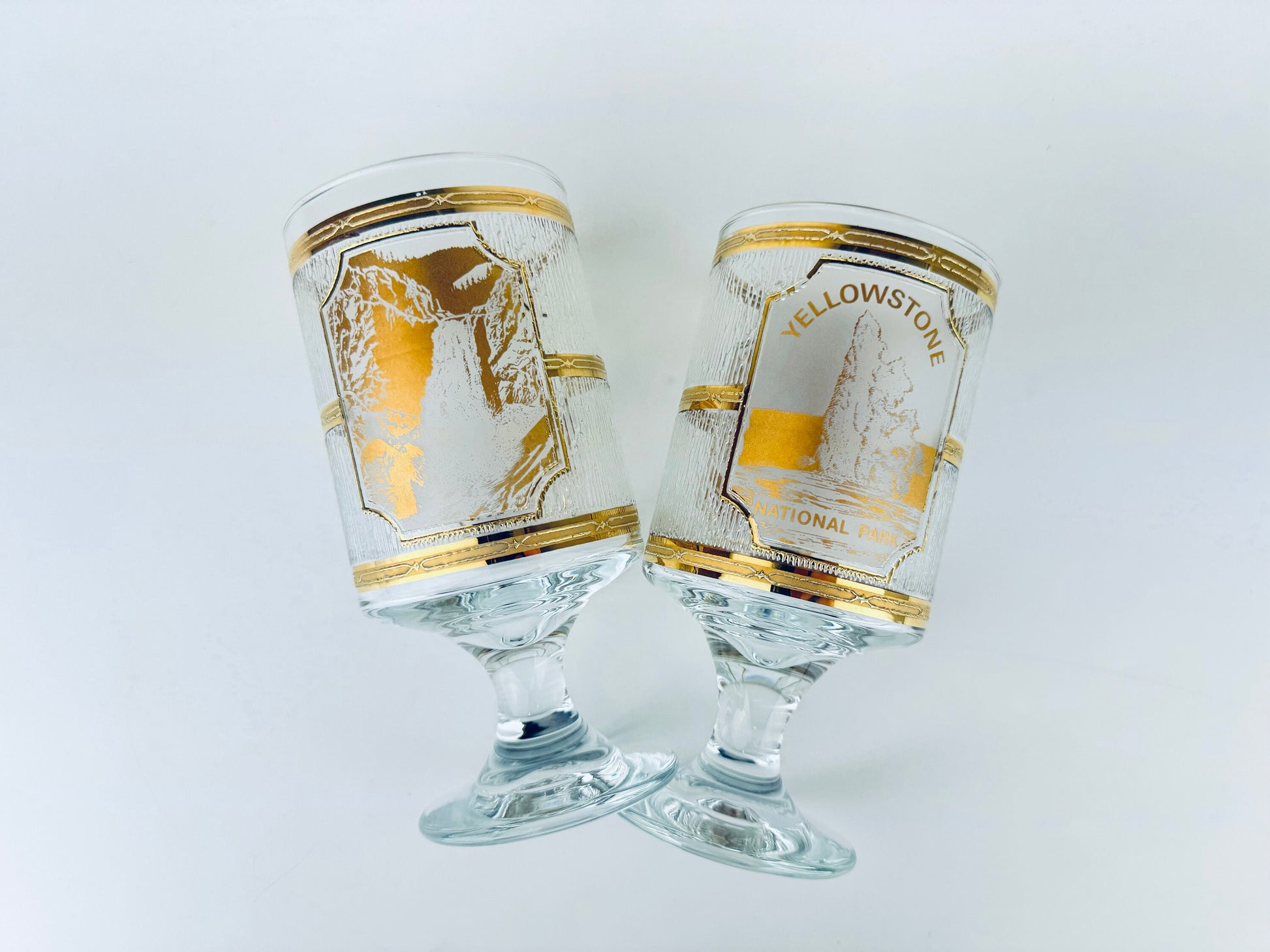 Product image for 'vintage culver tyrol 22 kt gold yellowstone national park souvenir pedestal glasses set of two 2' (view e59f96)