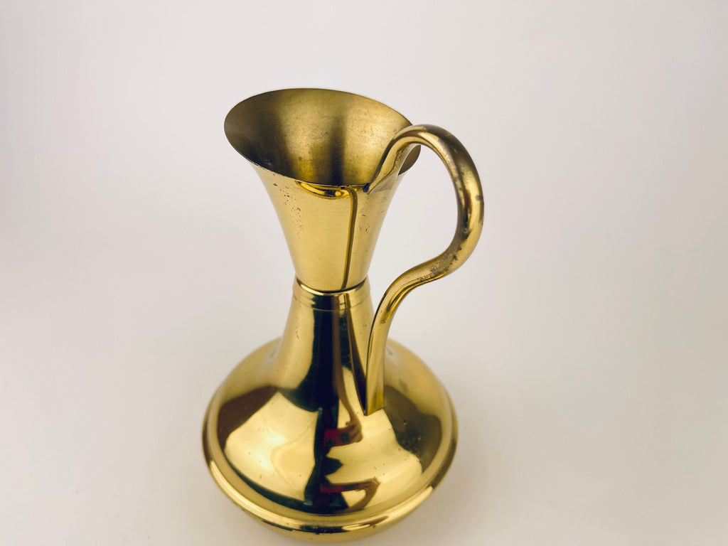 Product image for 'vintage lombard brass watering can pitcher with handle attractive patina made in england' (view 0d463b)