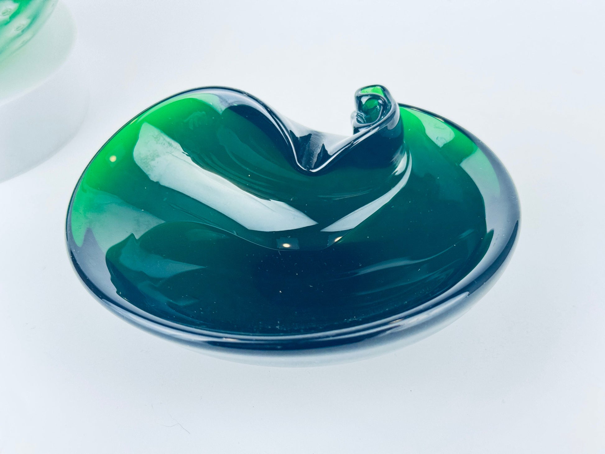 Product image for 'vintage green art glass ashtrays rolled rim bullicante controlled bubbles sold separately' (view 397ee7)
