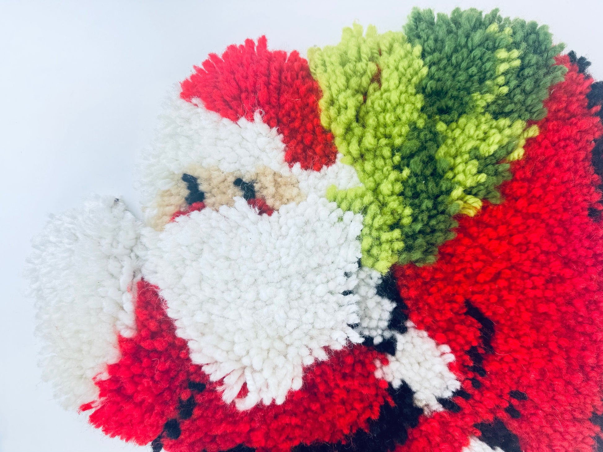 Product image for 'vintage handmade kitsch santa claus latch hook tapestry christmas wall hanging' (view 376a6d)