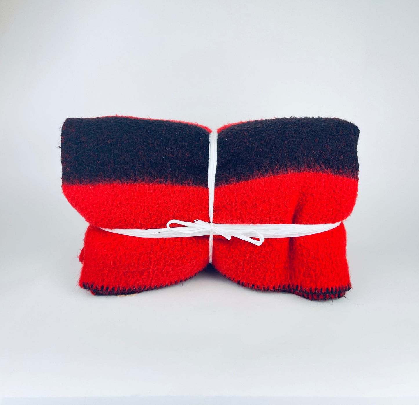 Product image for 'vintage red black striped blanket twin blanket size 62 x 80 acrylic made in canada' (view 3d6e70)