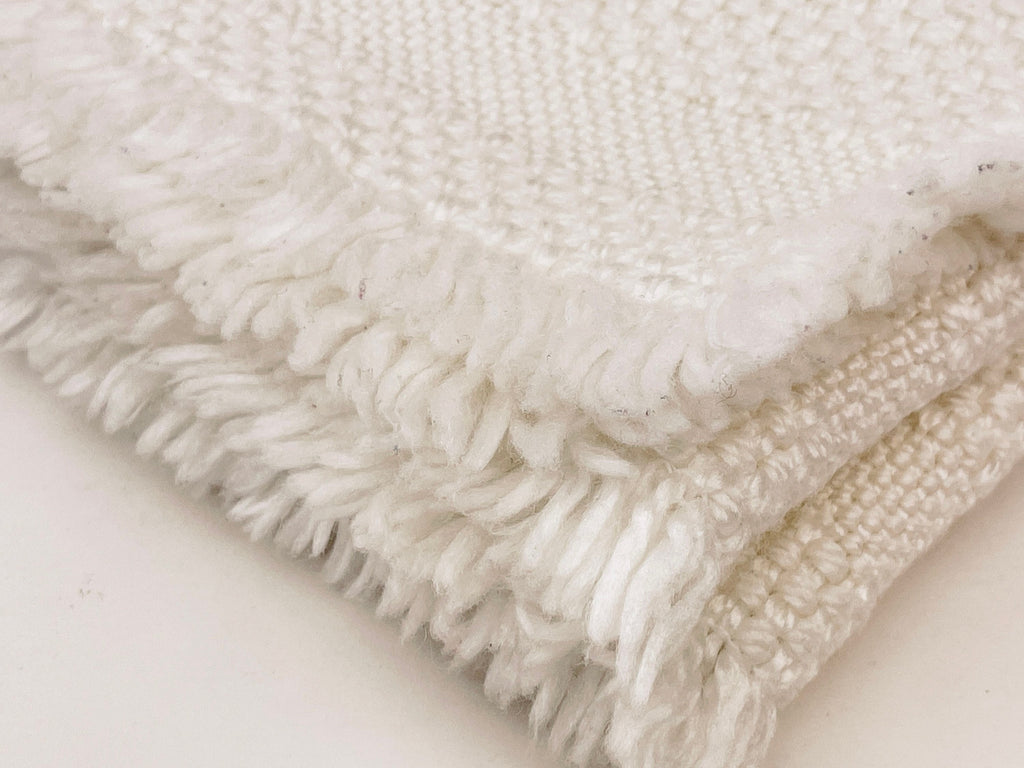 Product image for 'vintage white fringe style place mats set of two 2' (view 2f2b2e)