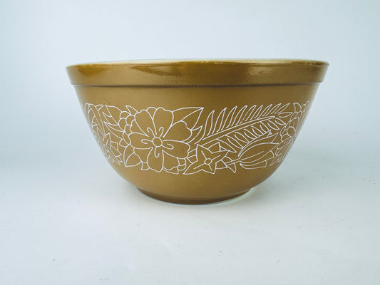 Product image for 'vintage light brown tan milk glass woodland pyrex mixing bowl 402 1 5l 1 1 2 qt' (view 56b250)