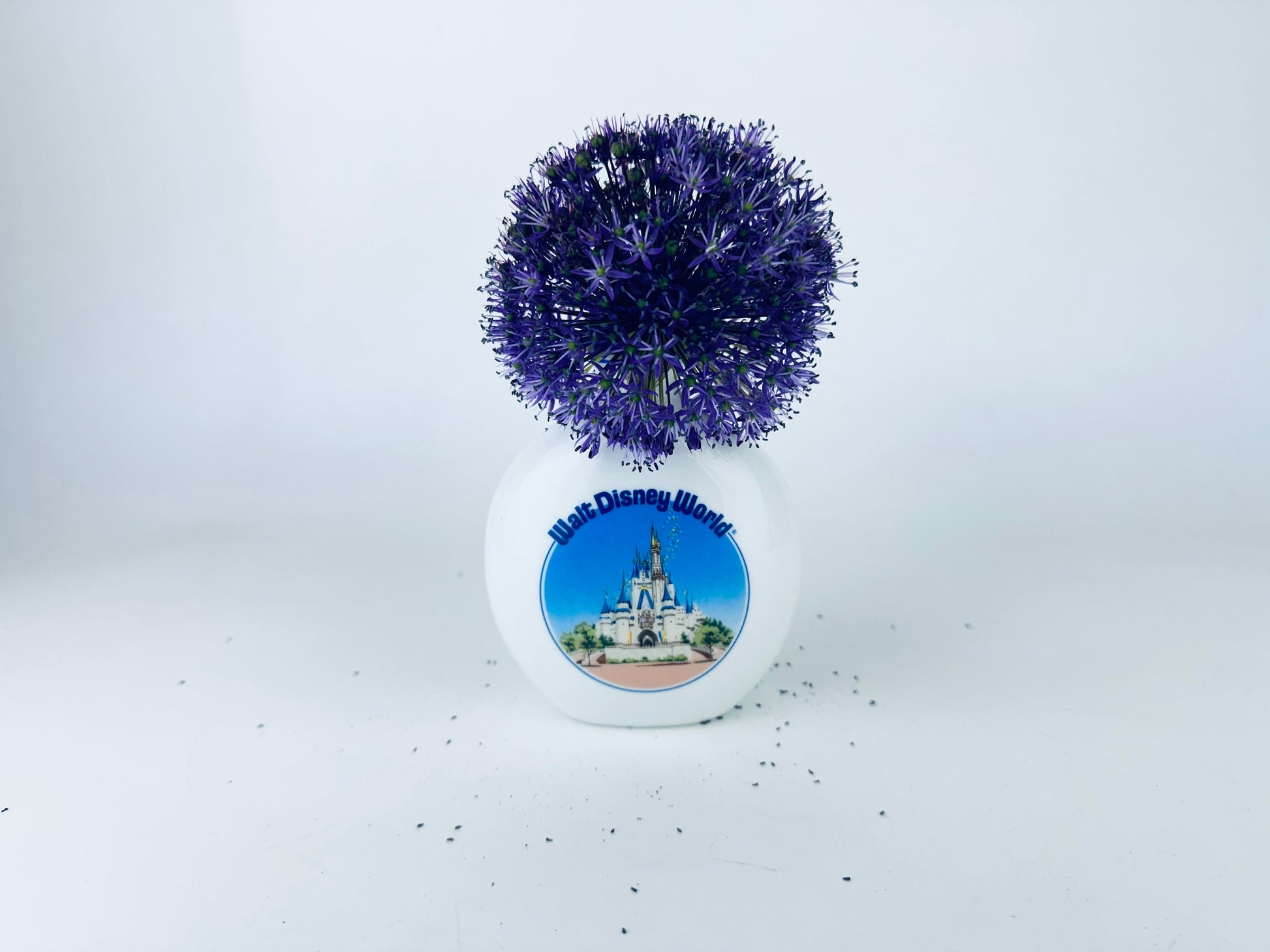 Product image for 'vintage walt disney world ceramic bud vase cinderellas castle design made in japan vintage souvenir' (view 8a6c69)