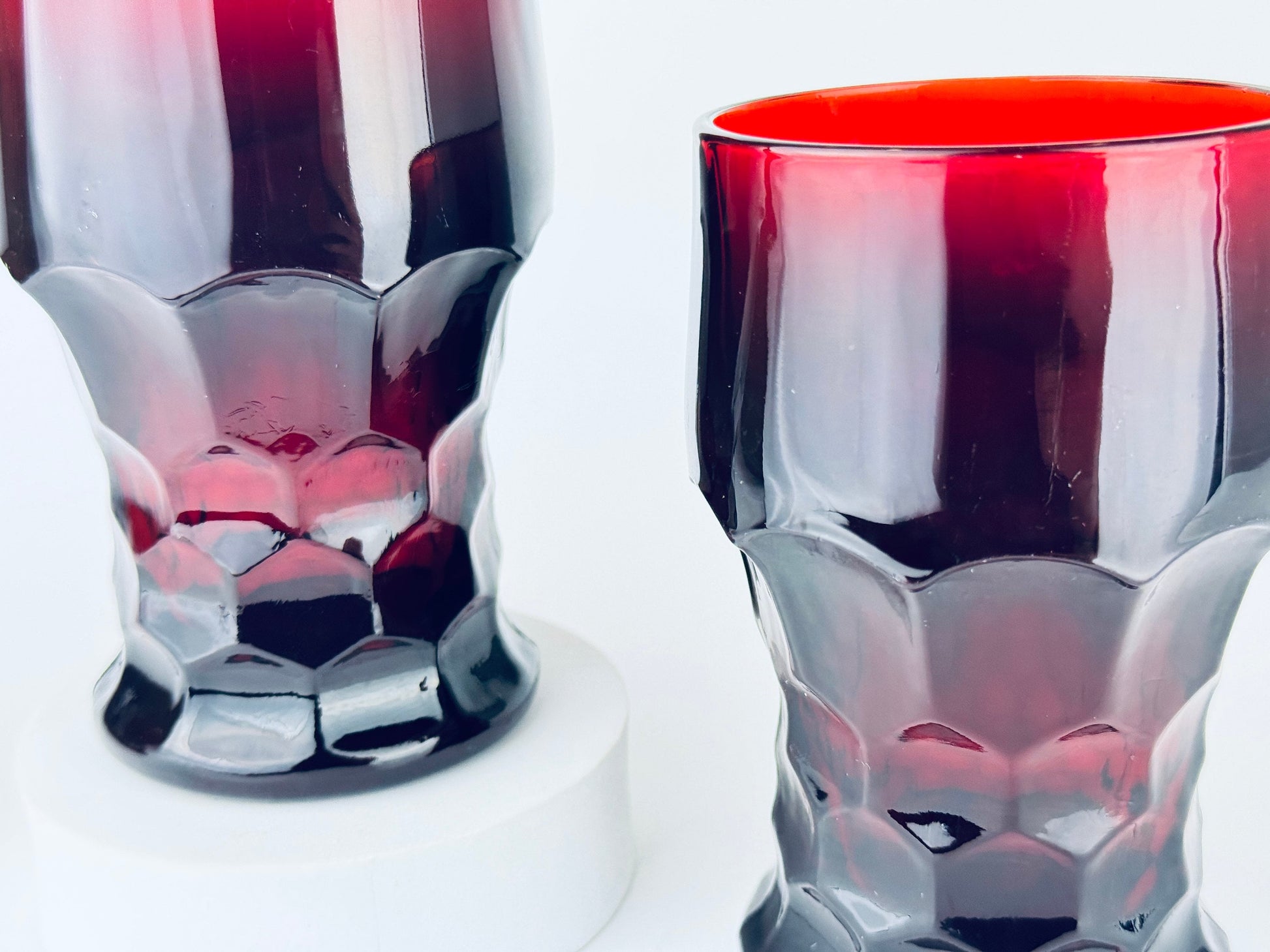 Product image for 'vintage georgian ruby red chiselled heavy glass pedestal tumbler glasses set of two 2 anchor hocking made in usa' (view e4de4b)