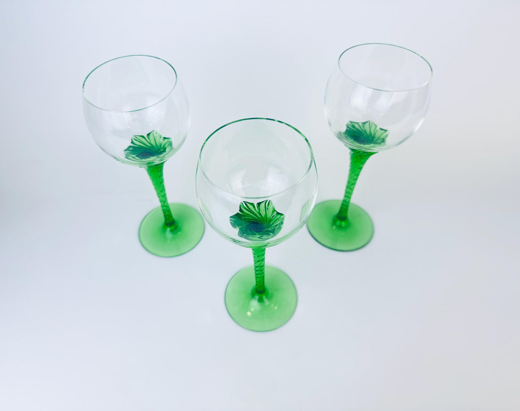 Product image for 'vintage 1970s green swirl stem wine glasses set of 3' (view a19e41)
