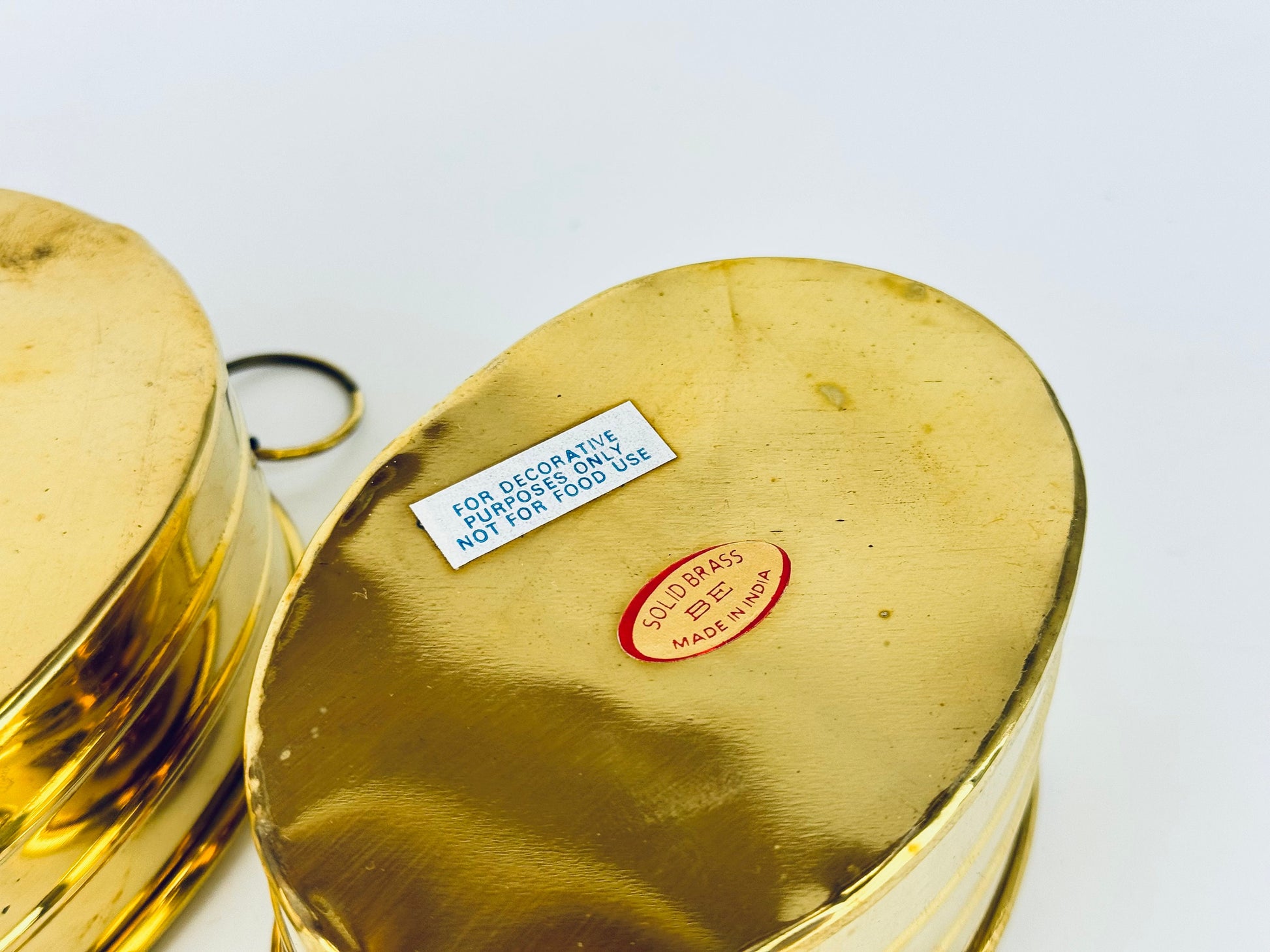 Product image for 'vintage brass oval handled indoor planters set of three 3' (view 76e3ff)