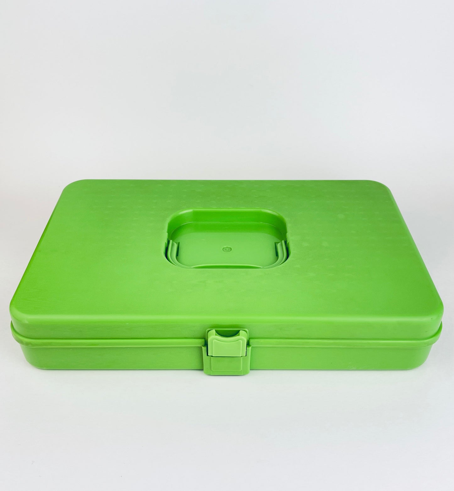 Product image for 'vintage wilson wil hold sewing box medium avocado green swirl pattern with plastic organizers handle' (view 176cdd)