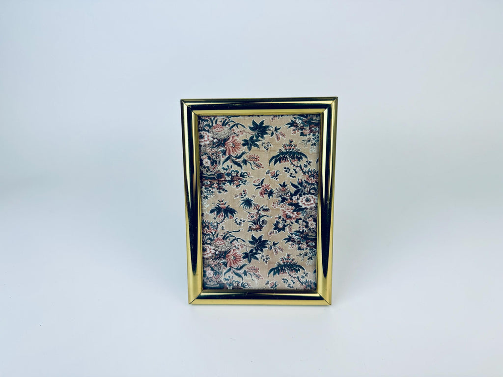 Product image for 'vintage solid brass gold 3 x 4 5 tabletop picture frame made in korea' (view 32ac13)