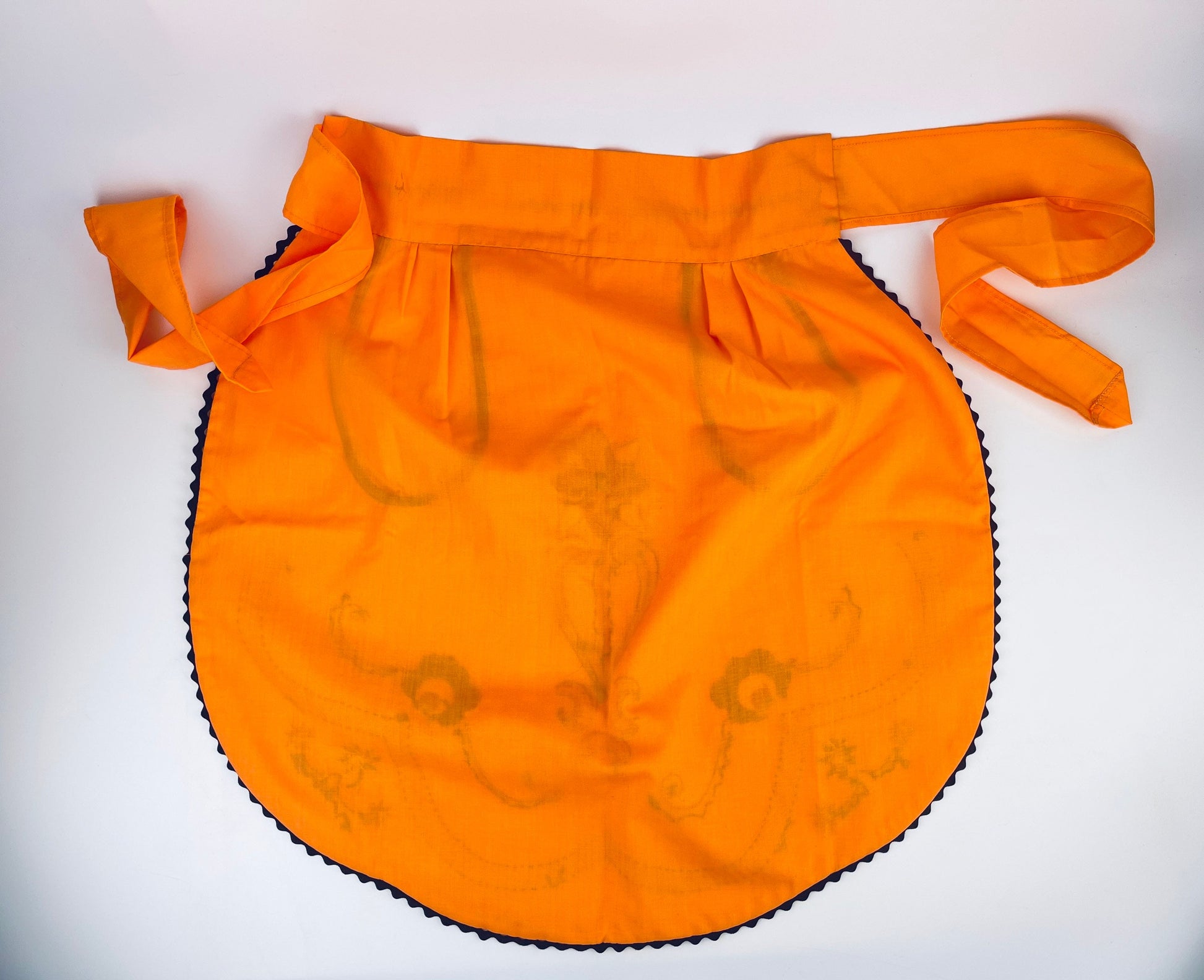 Product image for 'vintage embroidered floral oval waist apron orange brown duel eyelet pocket front' (view c7e214)