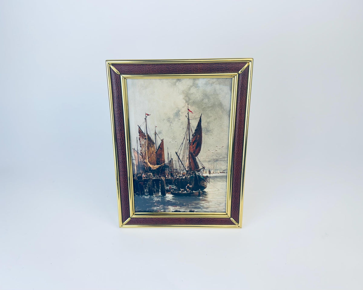 Product image for 'vintage faux brown leather gold brass tabletop picture frame 5 x 7' (view 57331c)