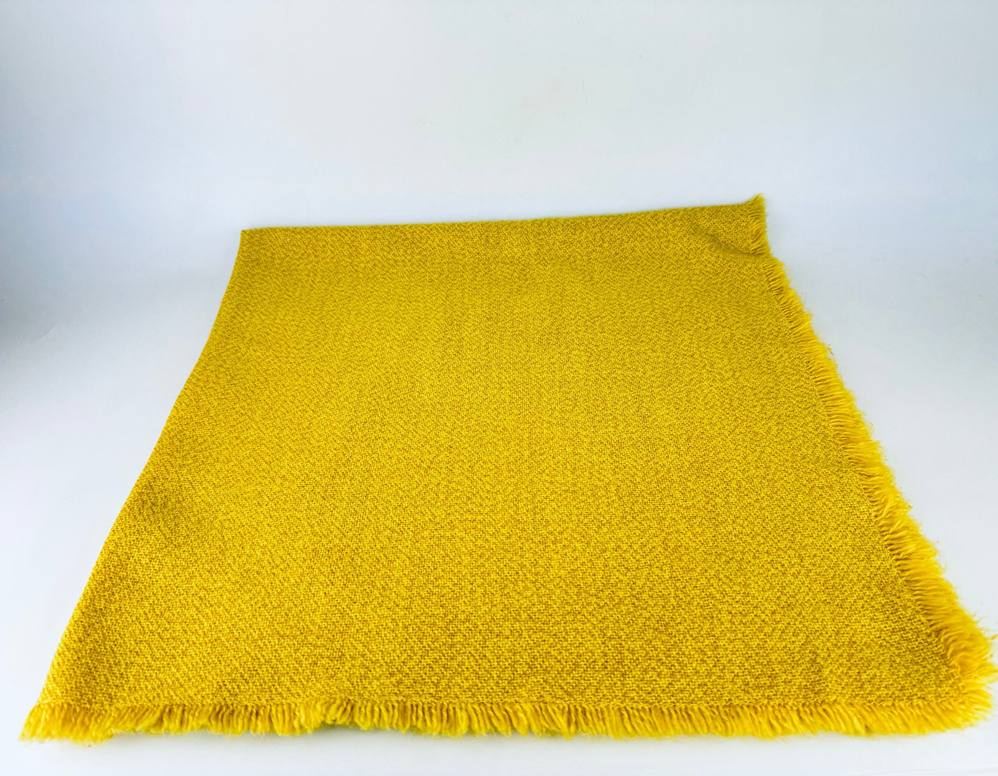 Product image for 'vintage yellow fringe square table cloth 38 x 38' (view 41c483)