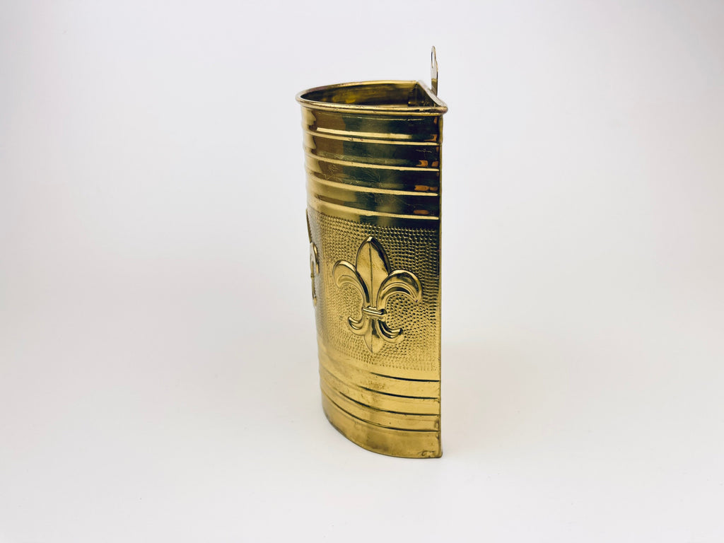 Product image for 'vintage brass fleur de lis match holder wall pocket attractive aged metal patina made in japan' (view 024bb6)