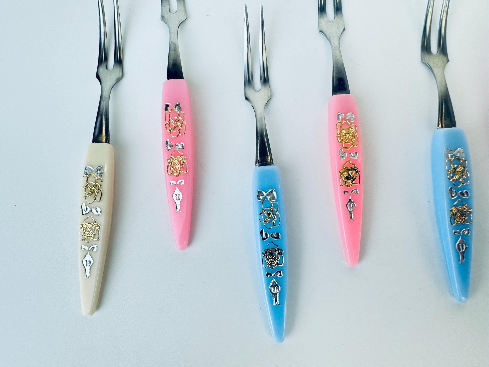 Product image for 'vintage mcm pink blue beige plastic stainless steel metal appetiser cocktail utensil picks set of six 6 made in japan' (view 722cb5)