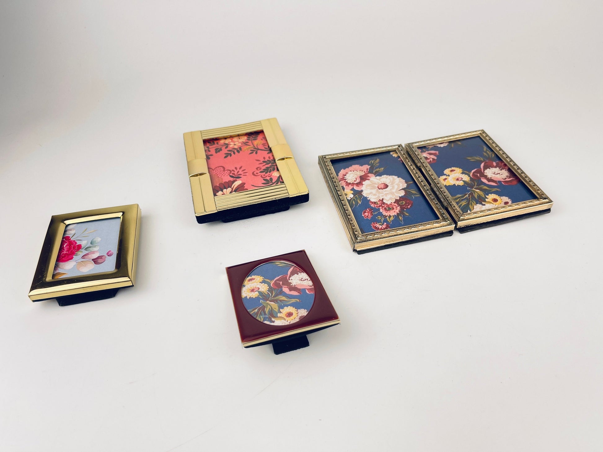 Product image for 'vintage gold metal picture frames small mini size attractive aged metal patina sold individually' (view 4ae723)