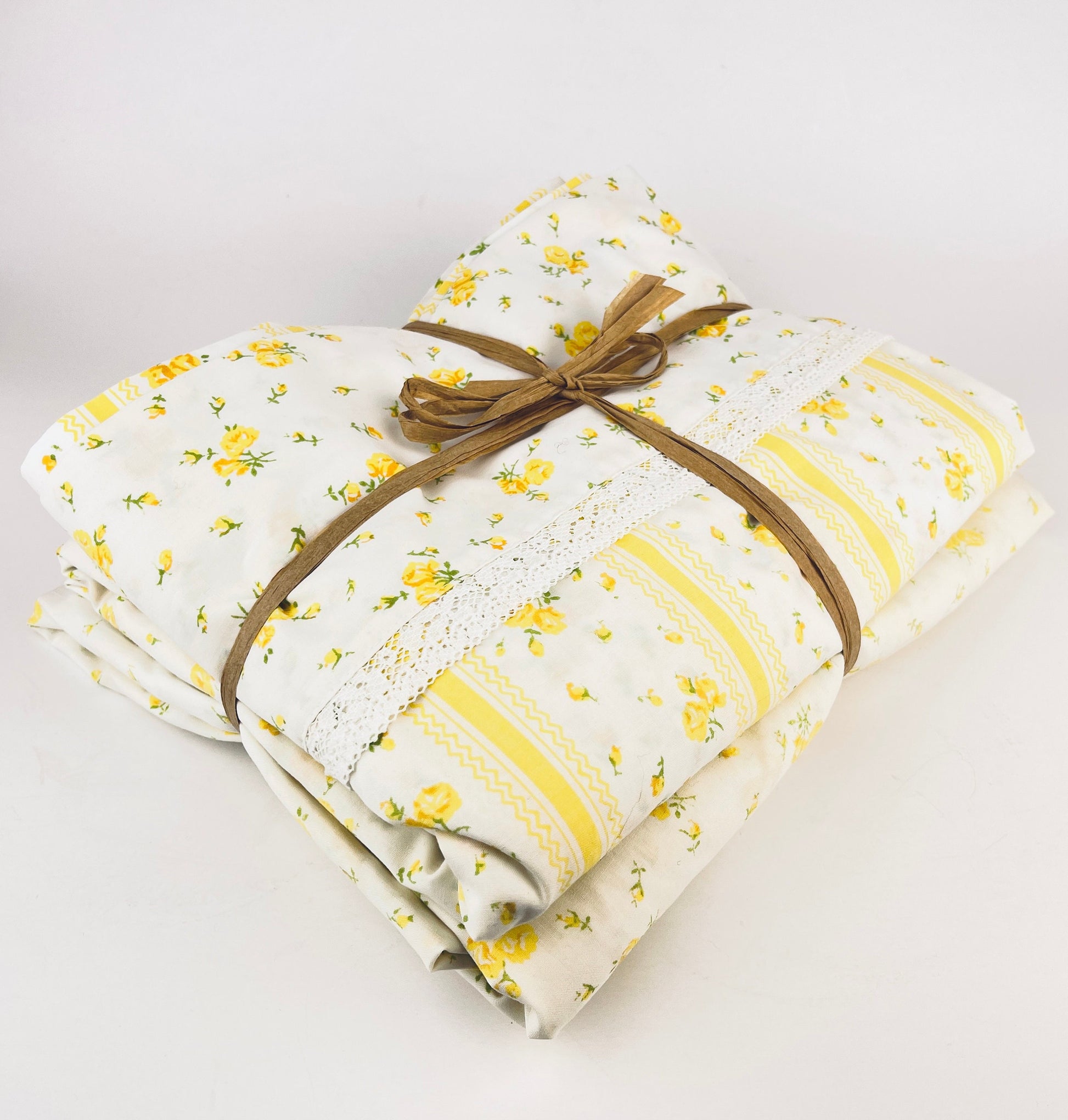Product image for 'vintage jcpenney double twin bedding sheet set yellow floral lace pattern fashion manor percale penn prest' (view f4062d)