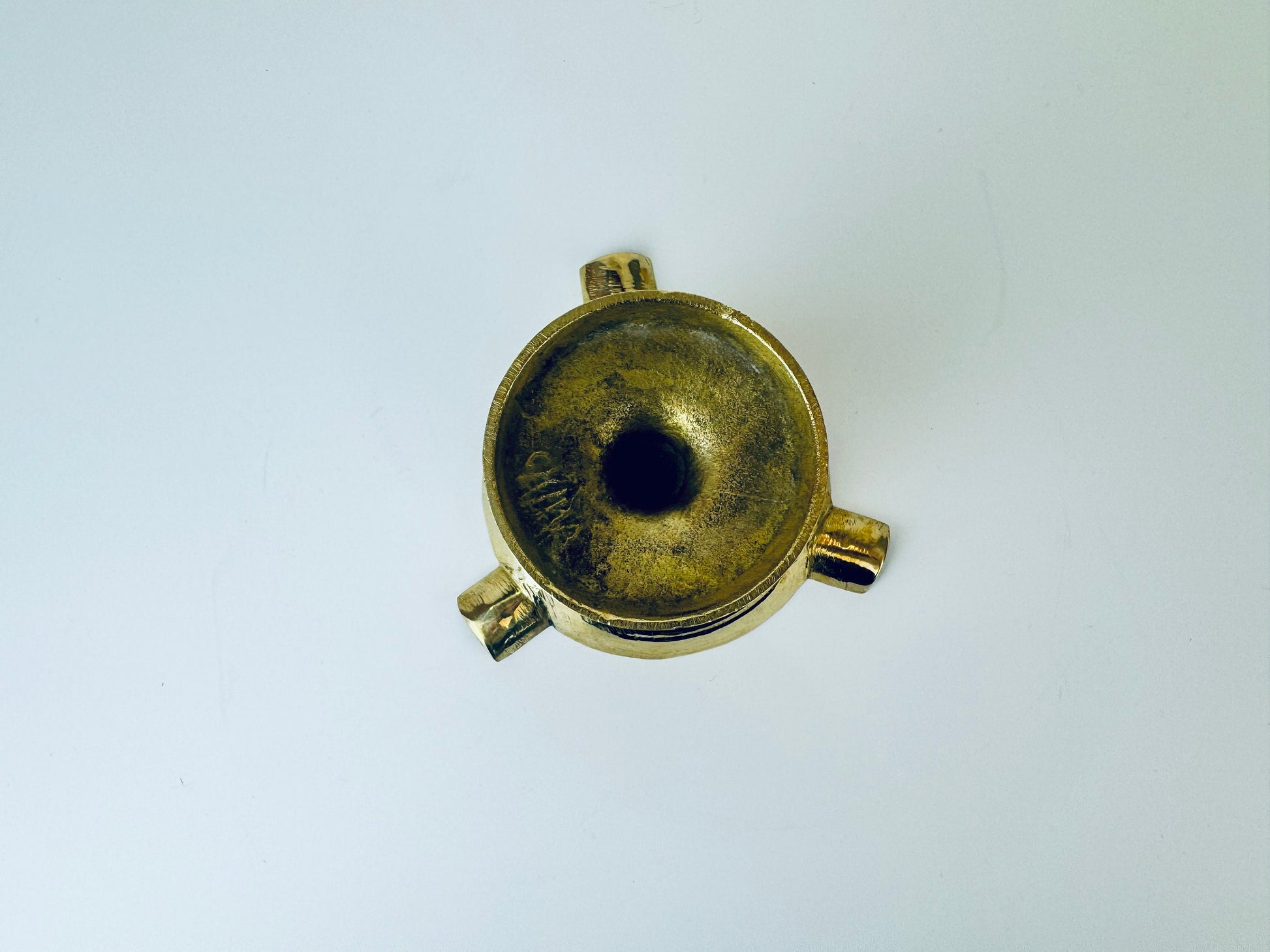 Product image for 'vintage etched brass pedestal ashtray attractive aged metal patina' (view ad550c)