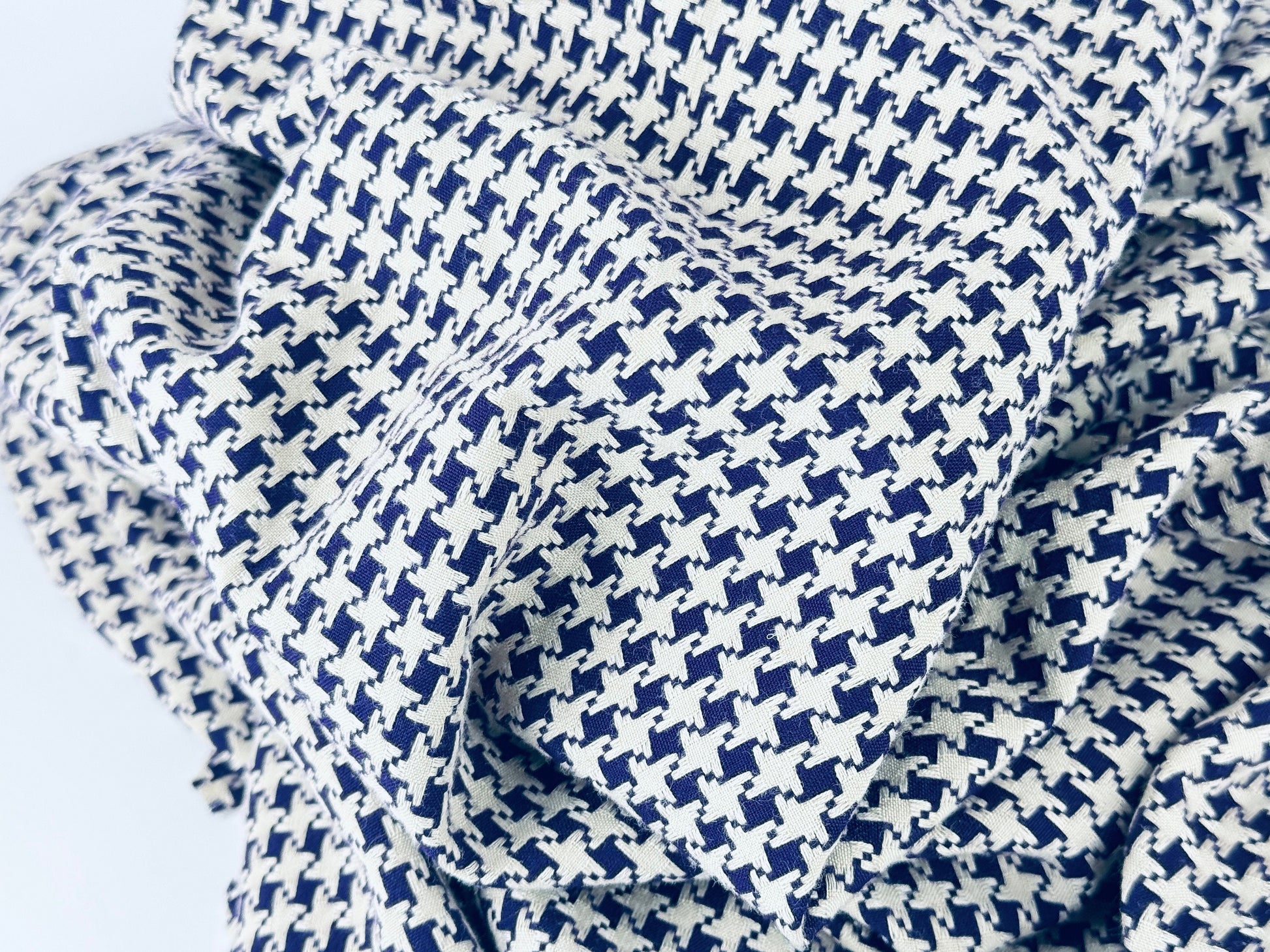 Product image for 'vintage deep purple beige houndstooth thick woven jacquard polyester fabric 56 x 62' (view 2f32c2)