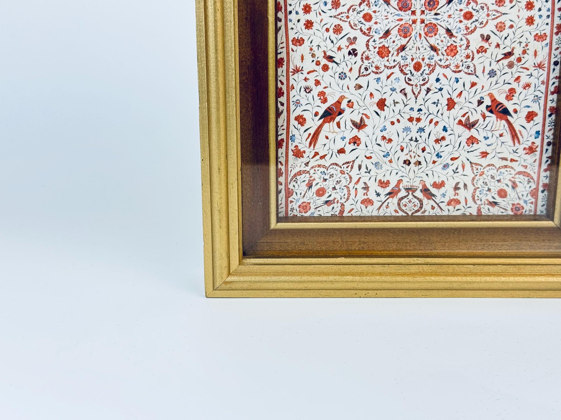 Product image for 'vintage solid wood gold painted 5 x 7 picture frame wall mounted' (view e7596a)
