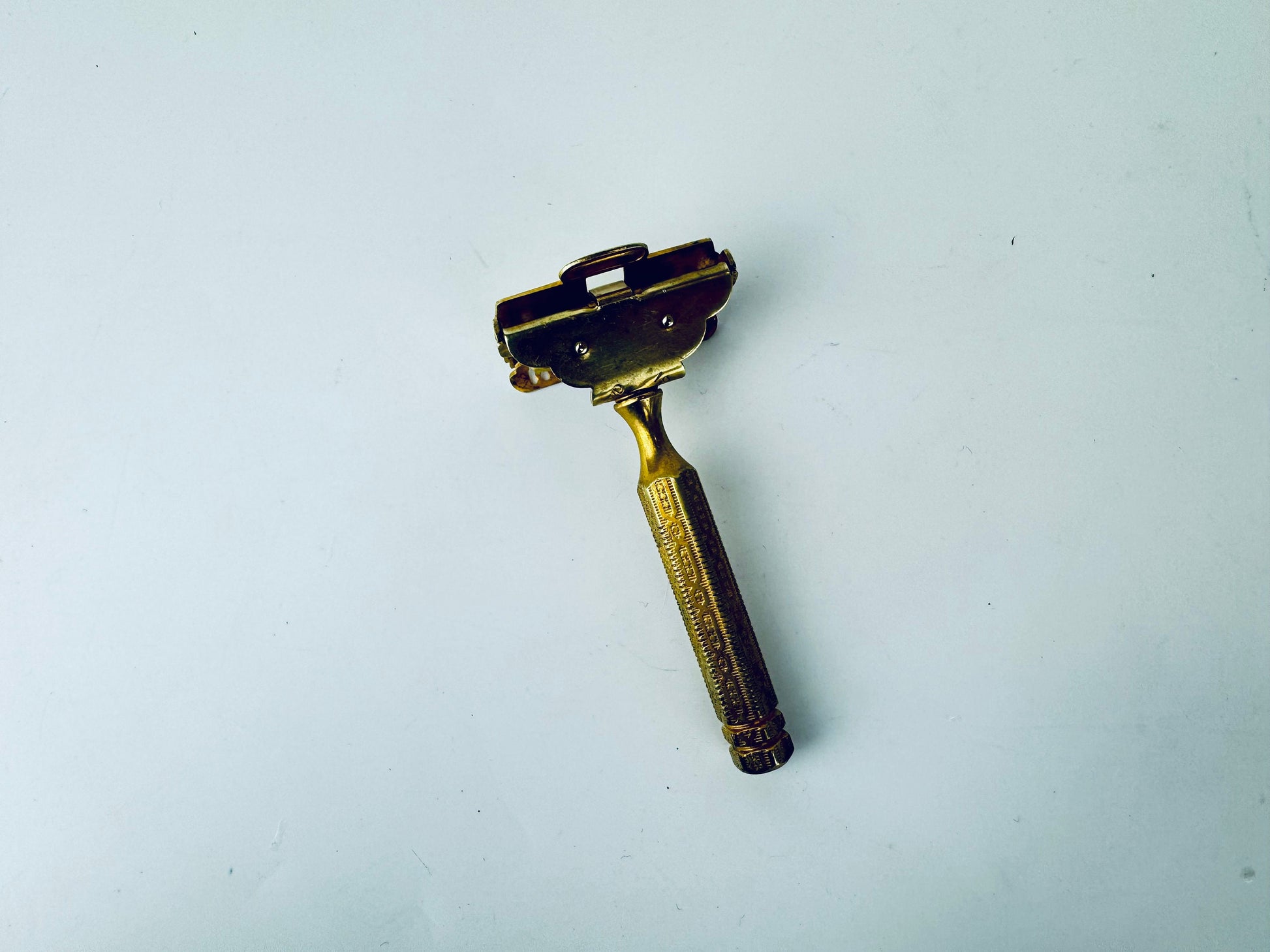 Product image for 'vintage antique gold silver metal ever ready razor blade flip top mens shaving made in england usa' (view 7f2308)