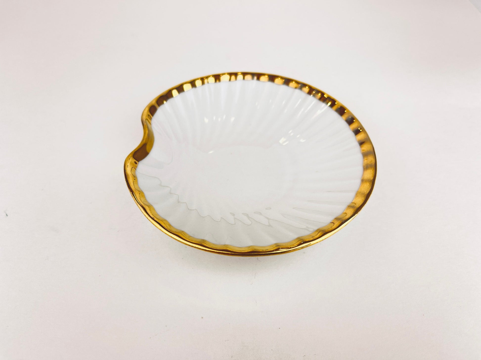 Product image for 'vintage porcelain shell ring soap dish gold rimmed edge genuine bavarian made in western germany' (view 6f3740)