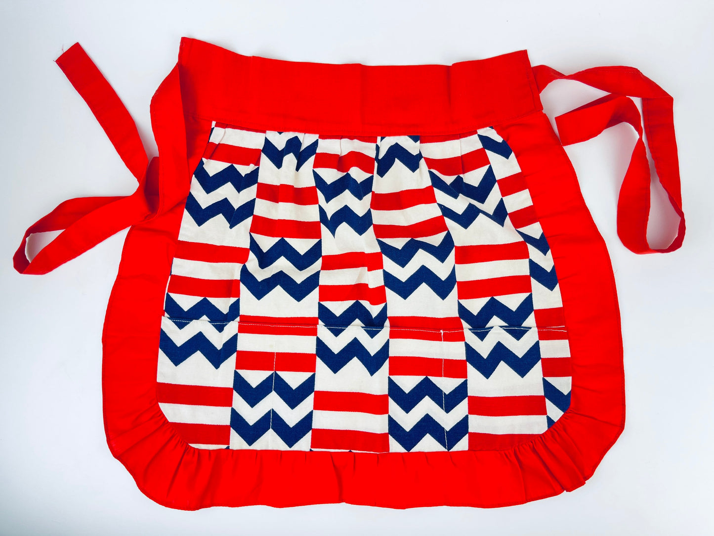Product image for 'vintage chevron striped ruffled waist apron three pockets' (view 91a8e8)