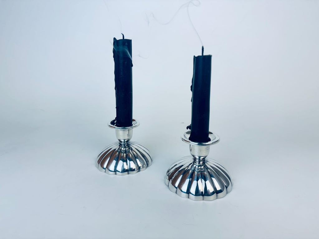 Product image for 'vintage oneida silver plated copper candlestick holders set of two' (view b576b7)