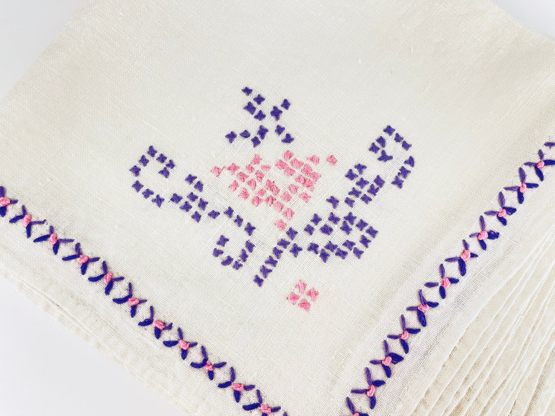 Product image for 'vintage embroidered linen napkins set of 6 in pink purple cross stitch' (view 1cbdba)