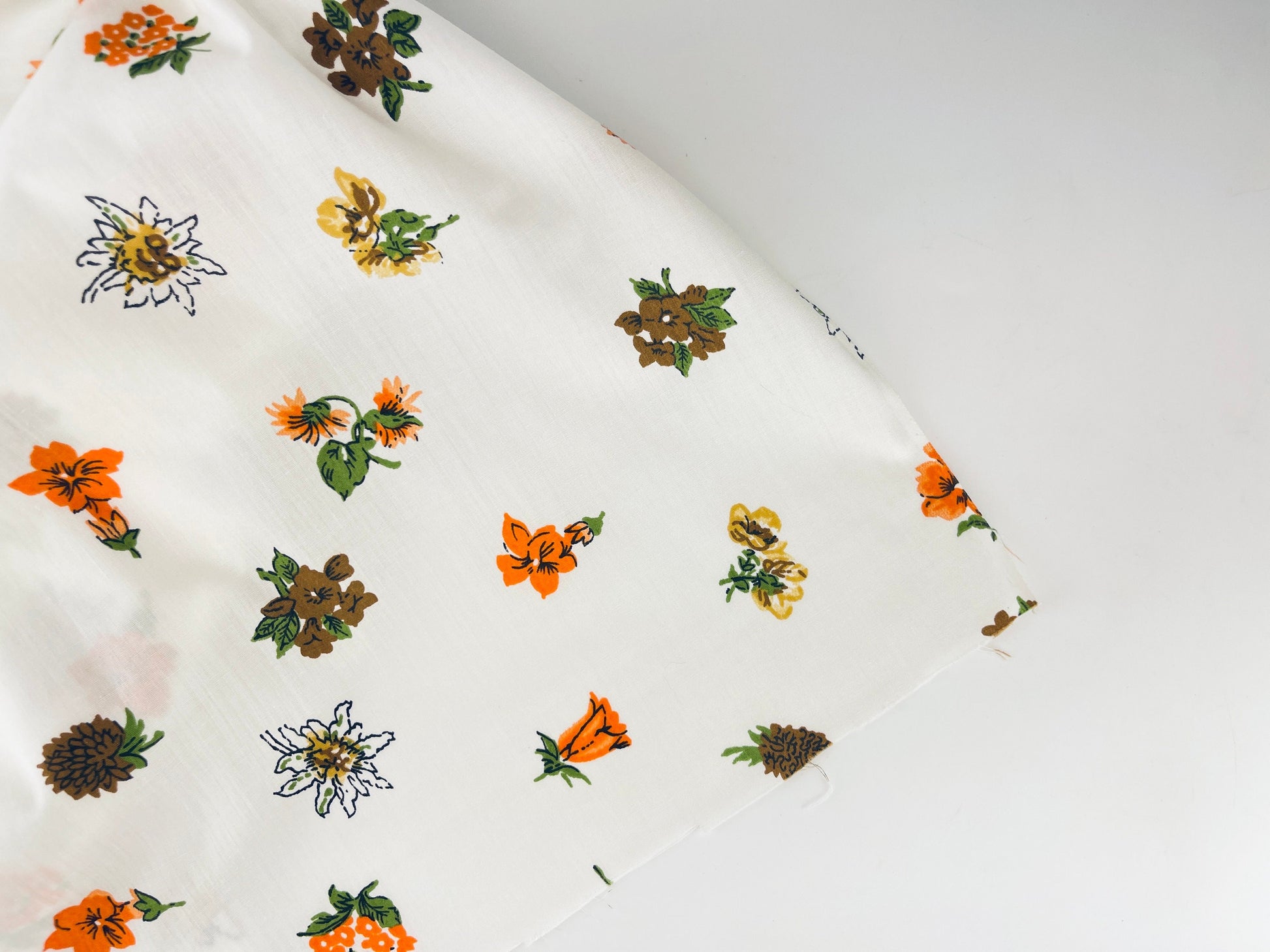 Product image for 'vintage white orange brown floral polyester fabric material 45 x 126' (view f7770a)