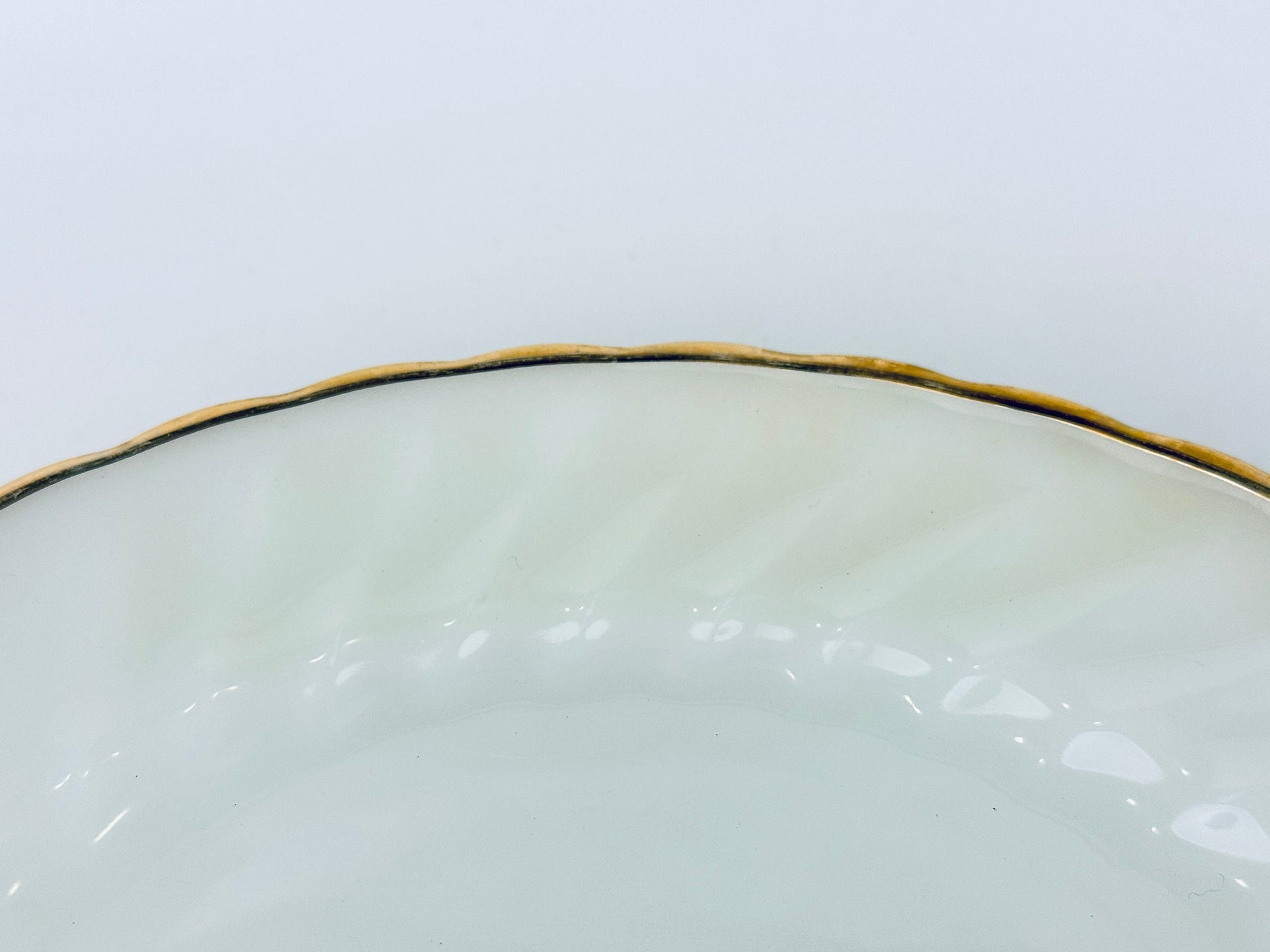 Product image for 'vintage anchor hocking suburbia pattern white gold gilt rim scallopped shell milk glass dinner plates made in usa sold separately' (view 4d6299)