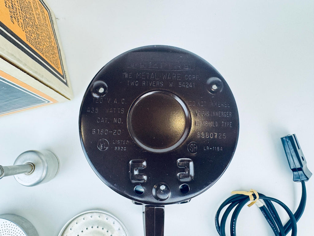 Product image for 'vintage chrome nesco 4 cup electric coffee percolator 1980s mid century modern style made in usa automatic compact brewer' (view e9a5a9)