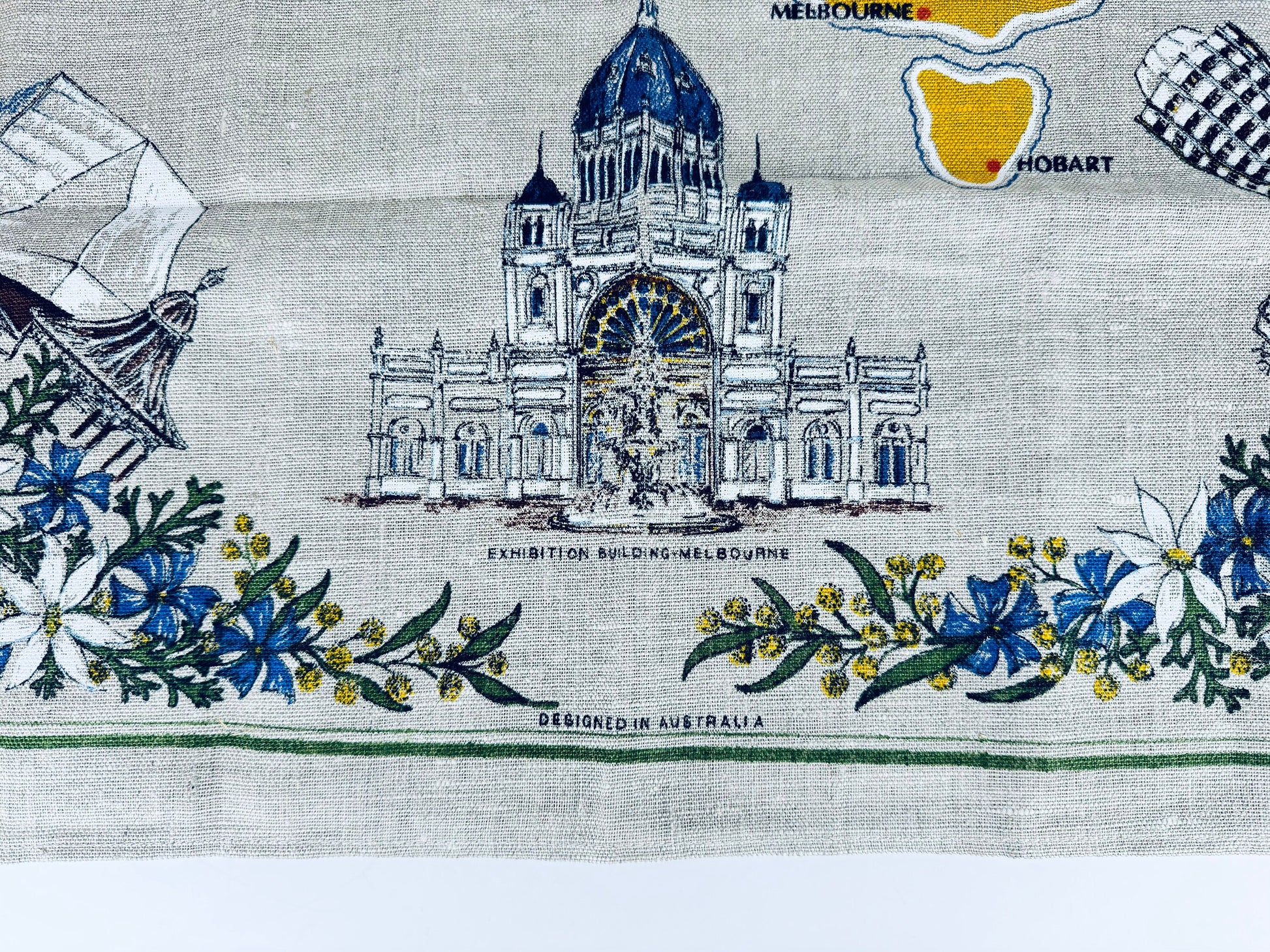 Product image for 'vintage australia linen souvenir table cloth pure linen australian souvenir made in poland' (view 8f0d5f)
