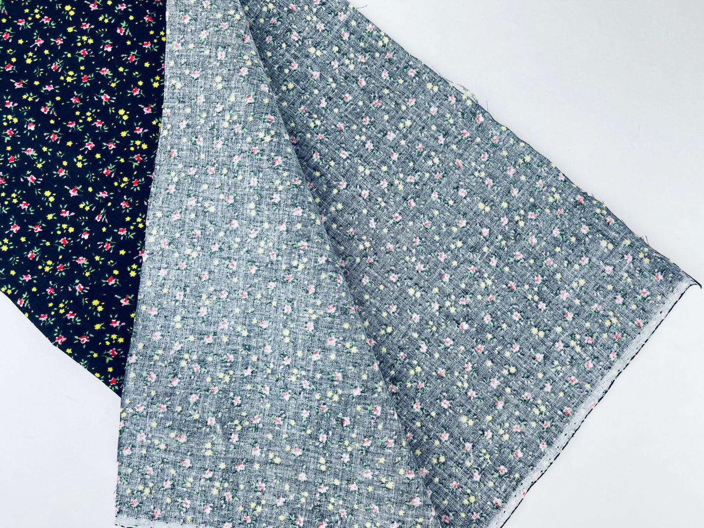 Product image for 'vintage black yellow pink floral fabric fat quarter 18 x 22' (view 95d463)