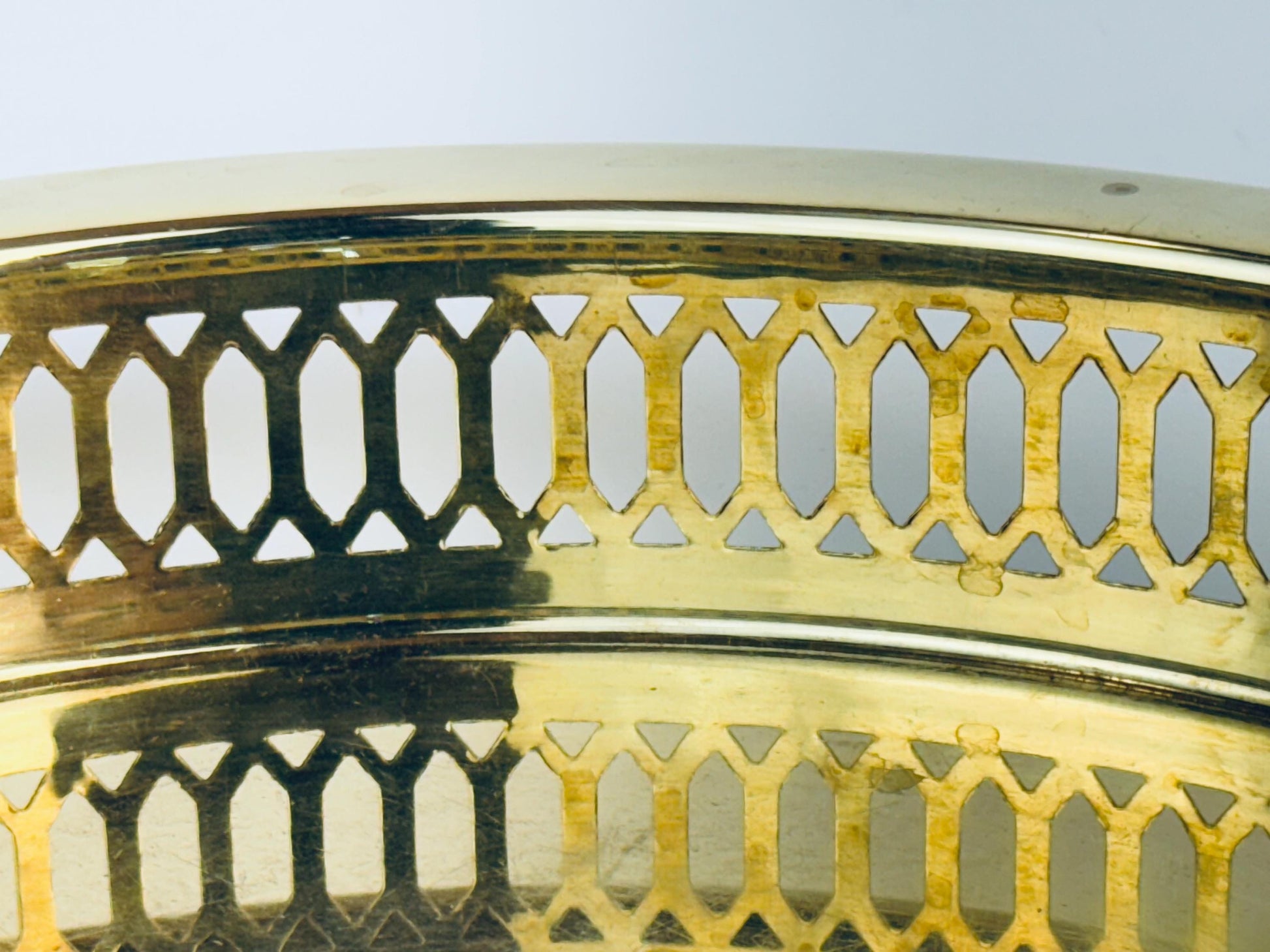 Product image for 'vintage brass reticulated tray 12 round hollywood regency elegance' (view 64bad1)