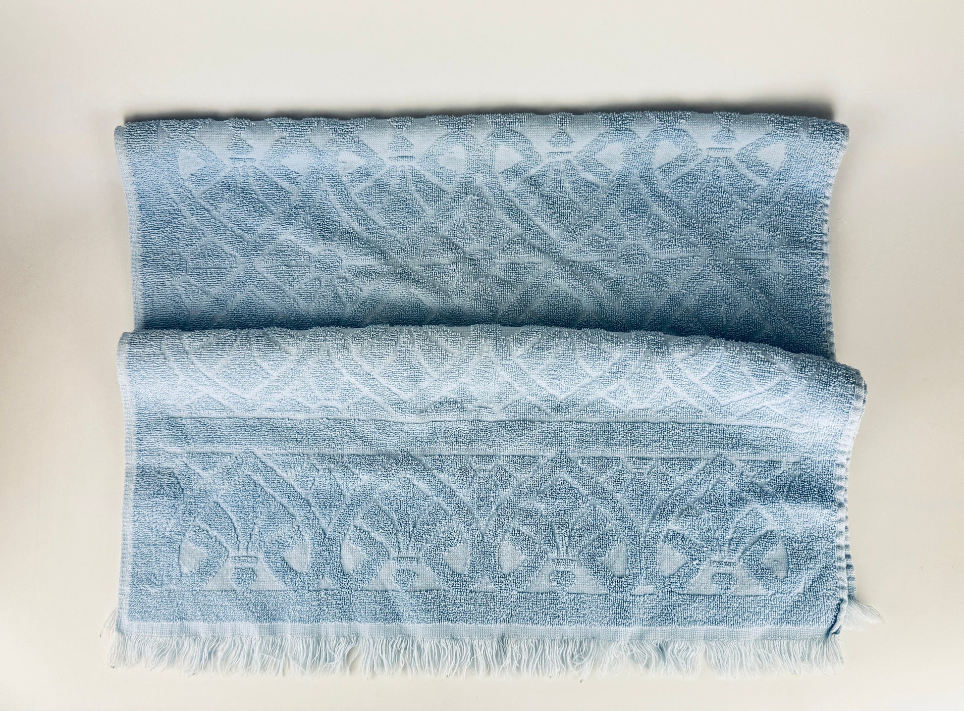 Product image for 'vintage blue textured fringe rectangular bath towel cotton polyester blend made in canada' (view b590e4)