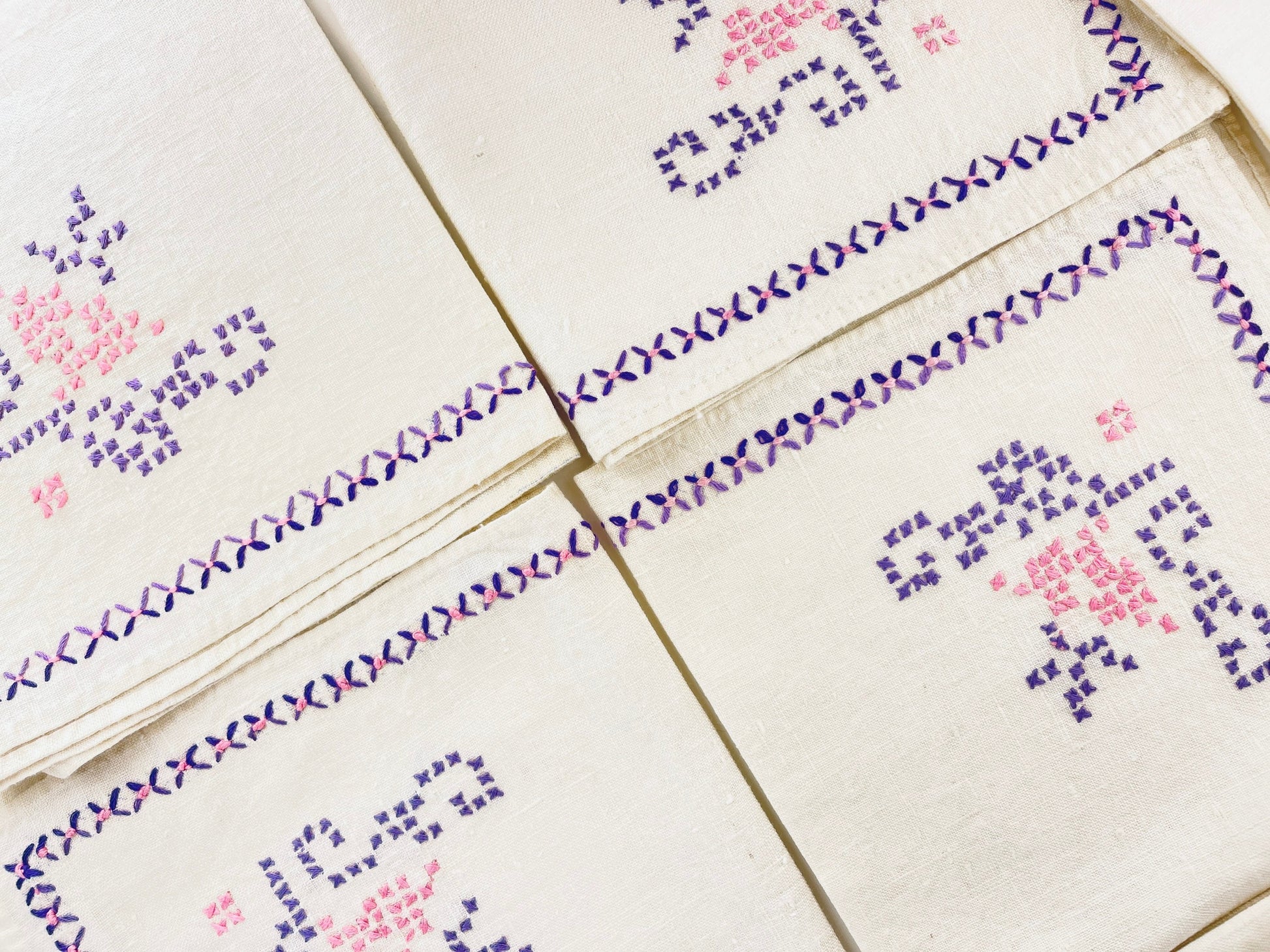 Product image for 'vintage embroidered linen napkins set of 6 in pink purple cross stitch' (view bd3ff4)